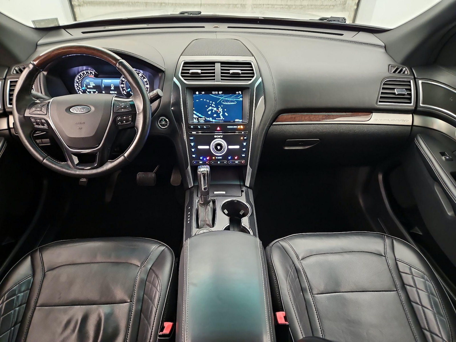 2017 Ford Explorer Platinum - Photo 10