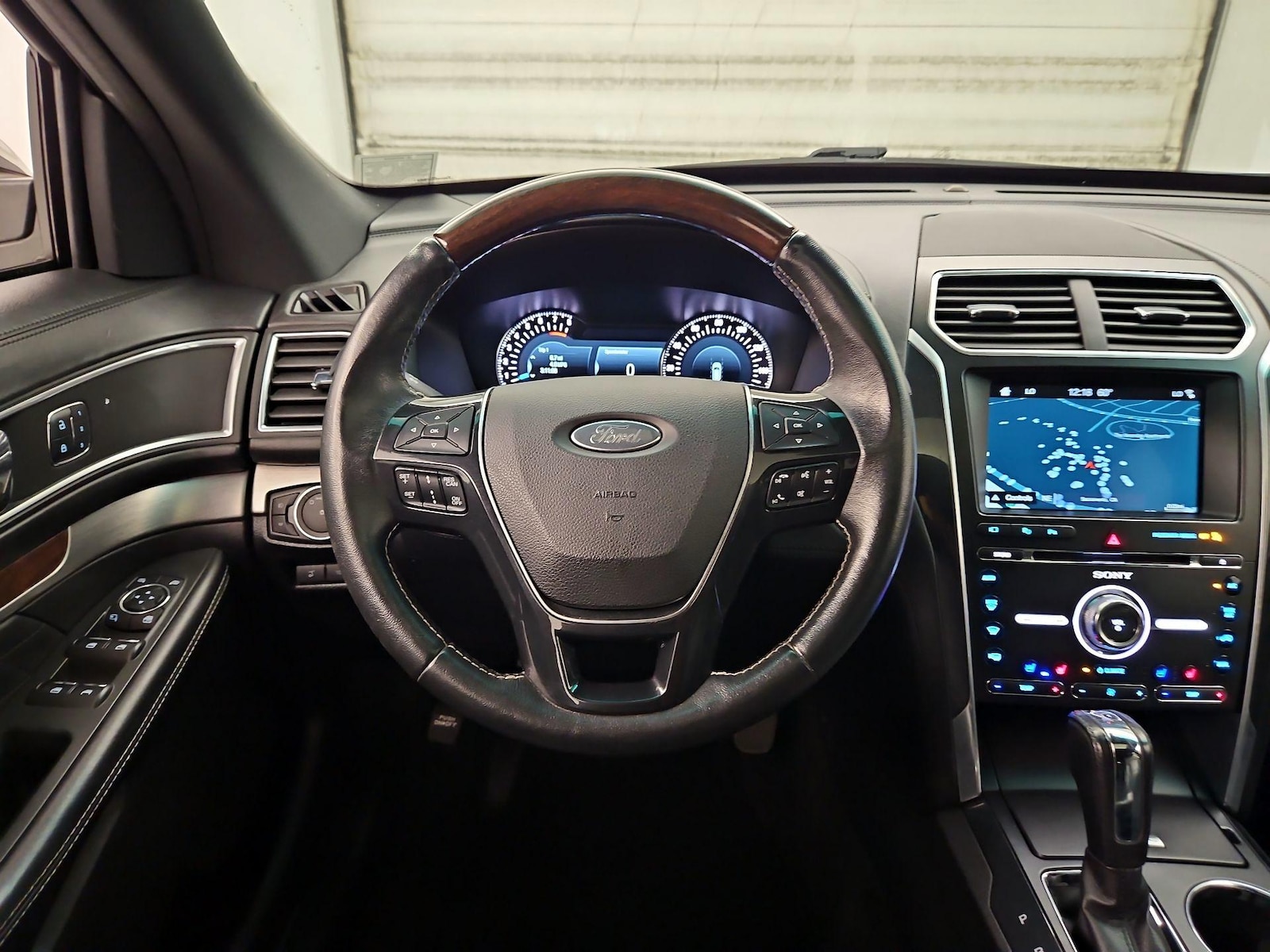 2017 Ford Explorer Platinum - Photo 11