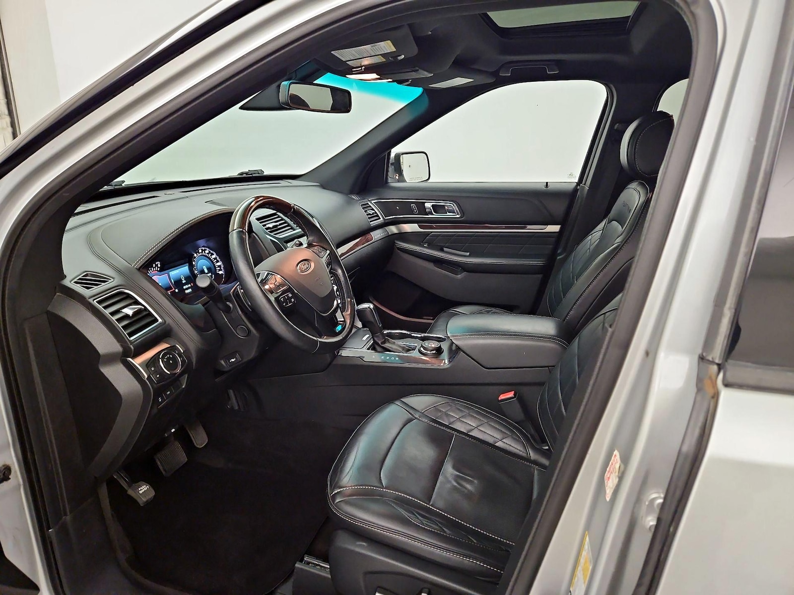 2017 Ford Explorer Platinum - Photo 12