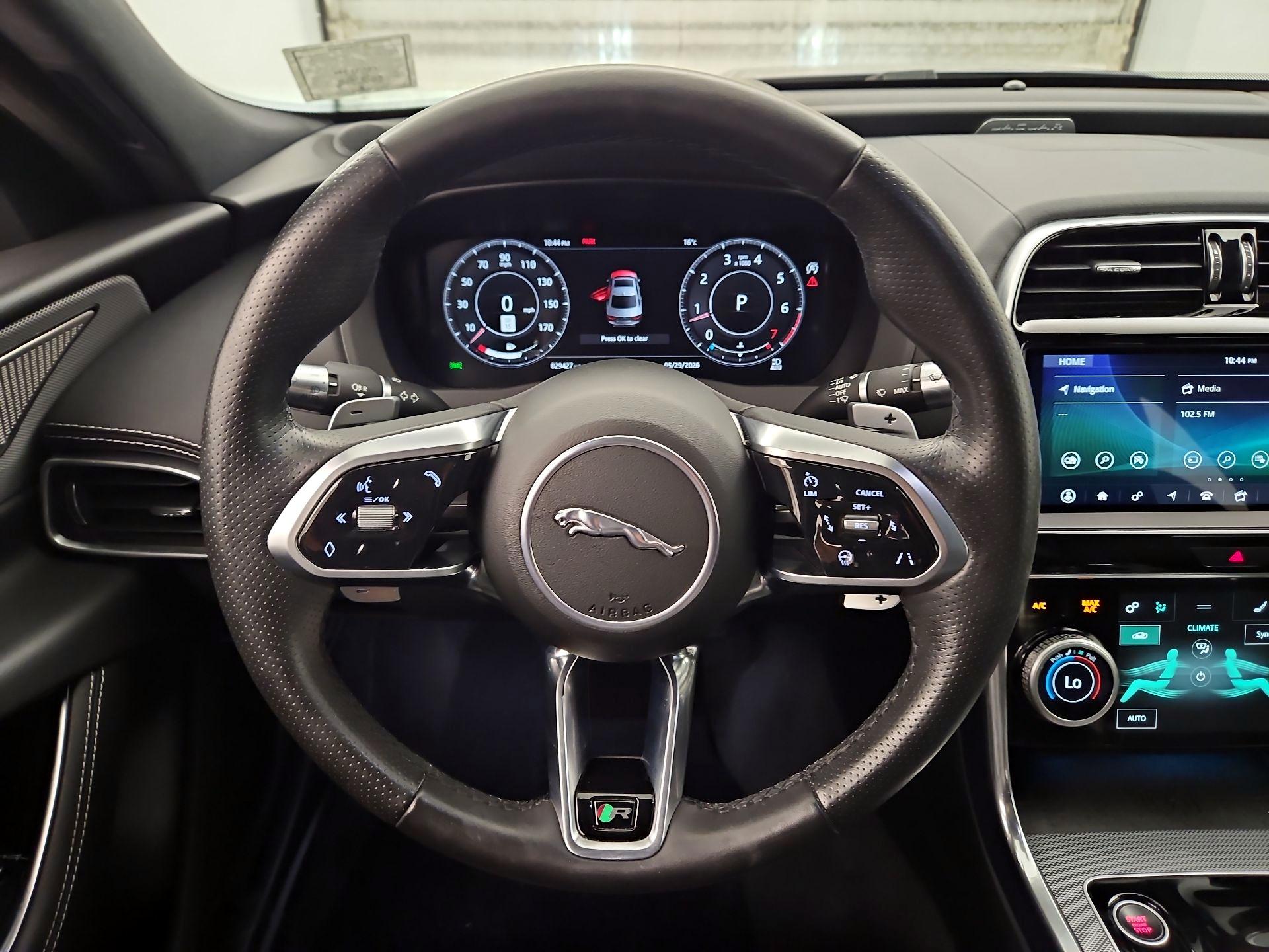 Thumbnail: 2020 Jaguar XE - 10