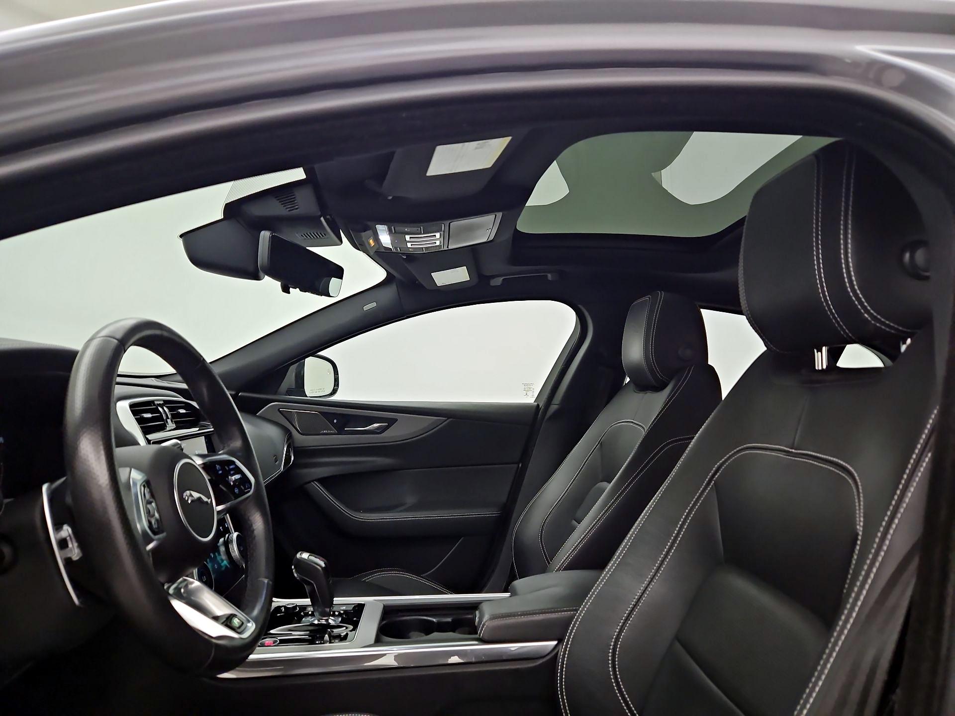 Thumbnail: 2020 Jaguar XE - 18