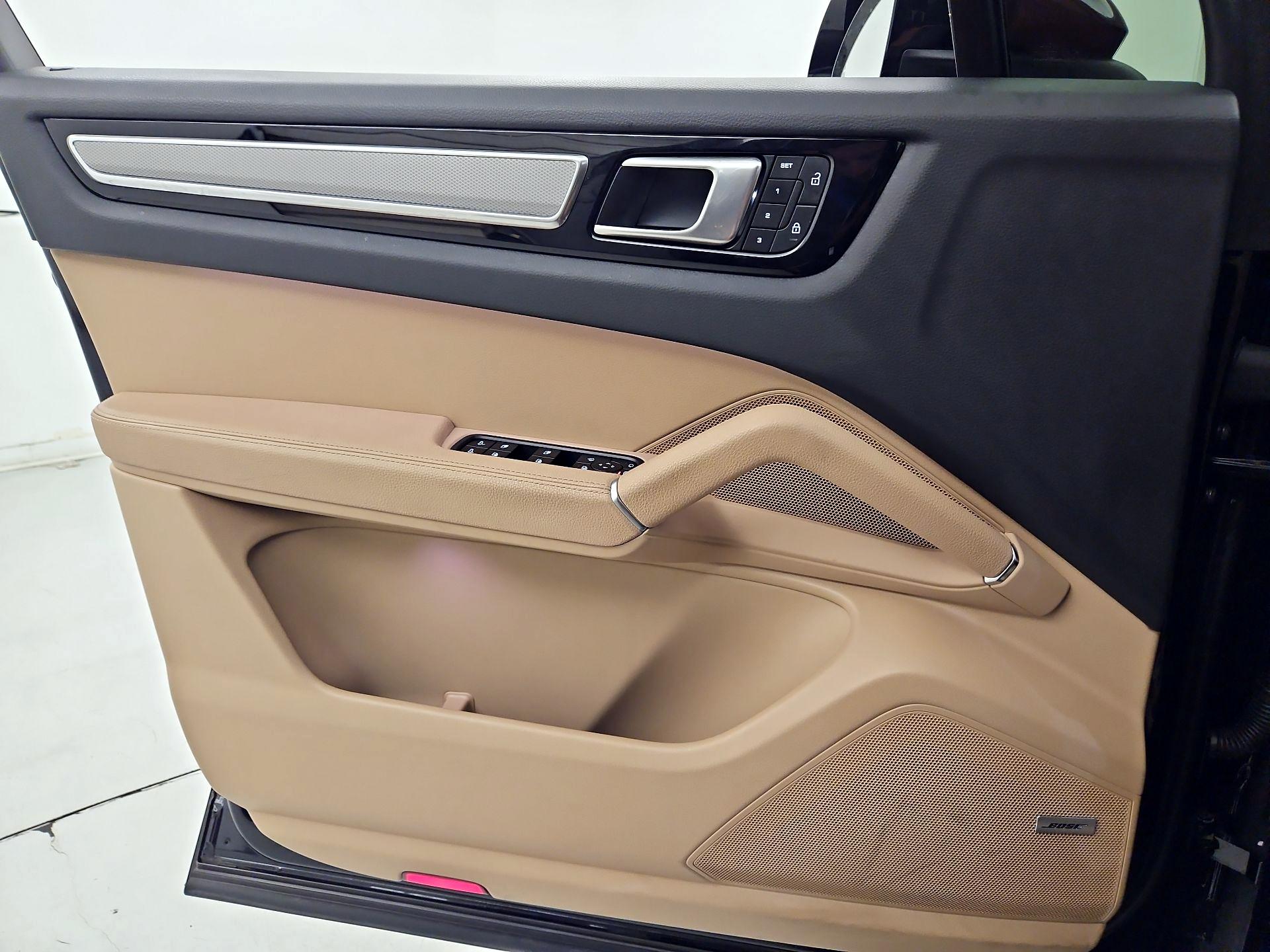 Thumbnail: 2023 Porsche Cayenne - 12