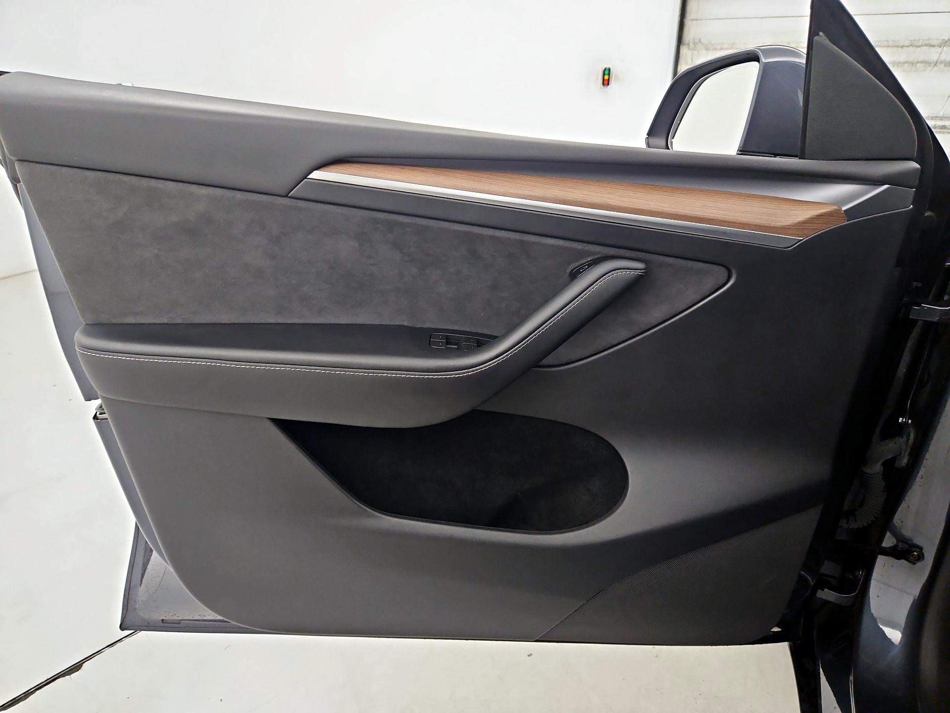 Thumbnail: 2023 Tesla Model Y - 12