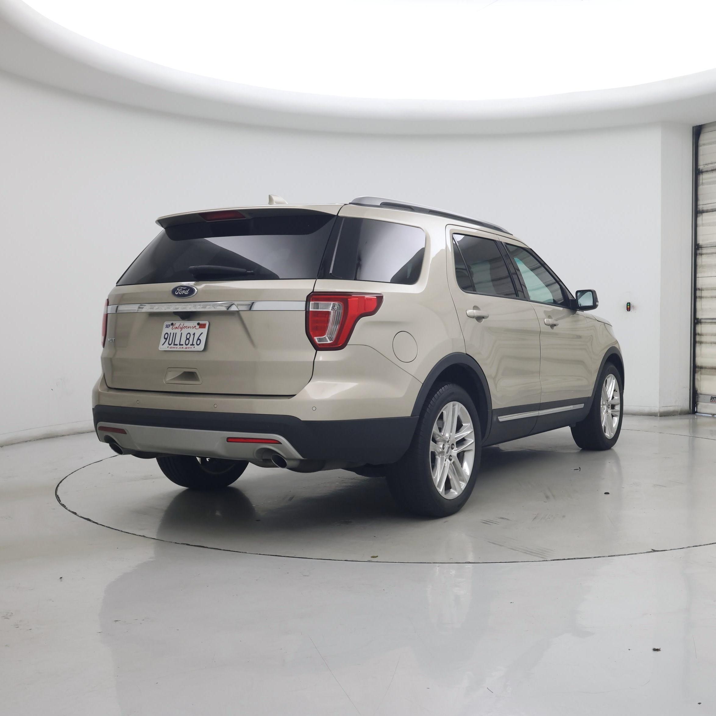 Thumbnail: 2017 Ford Explorer - 8