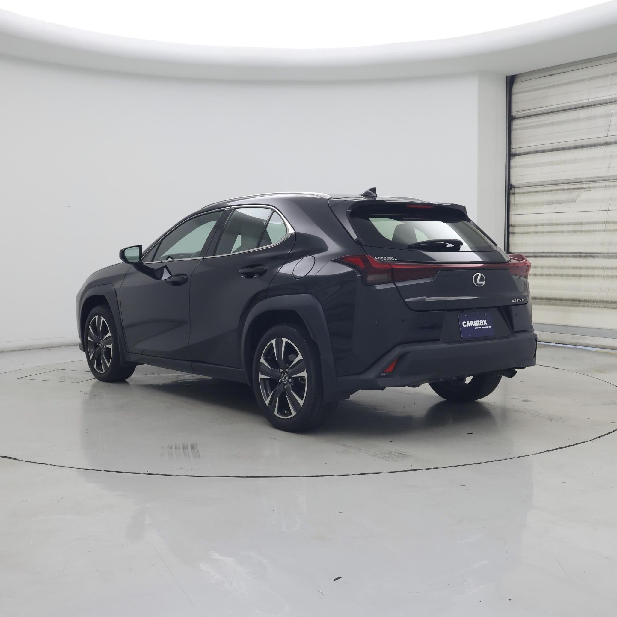 Thumbnail: 2024 Lexus UX - 2