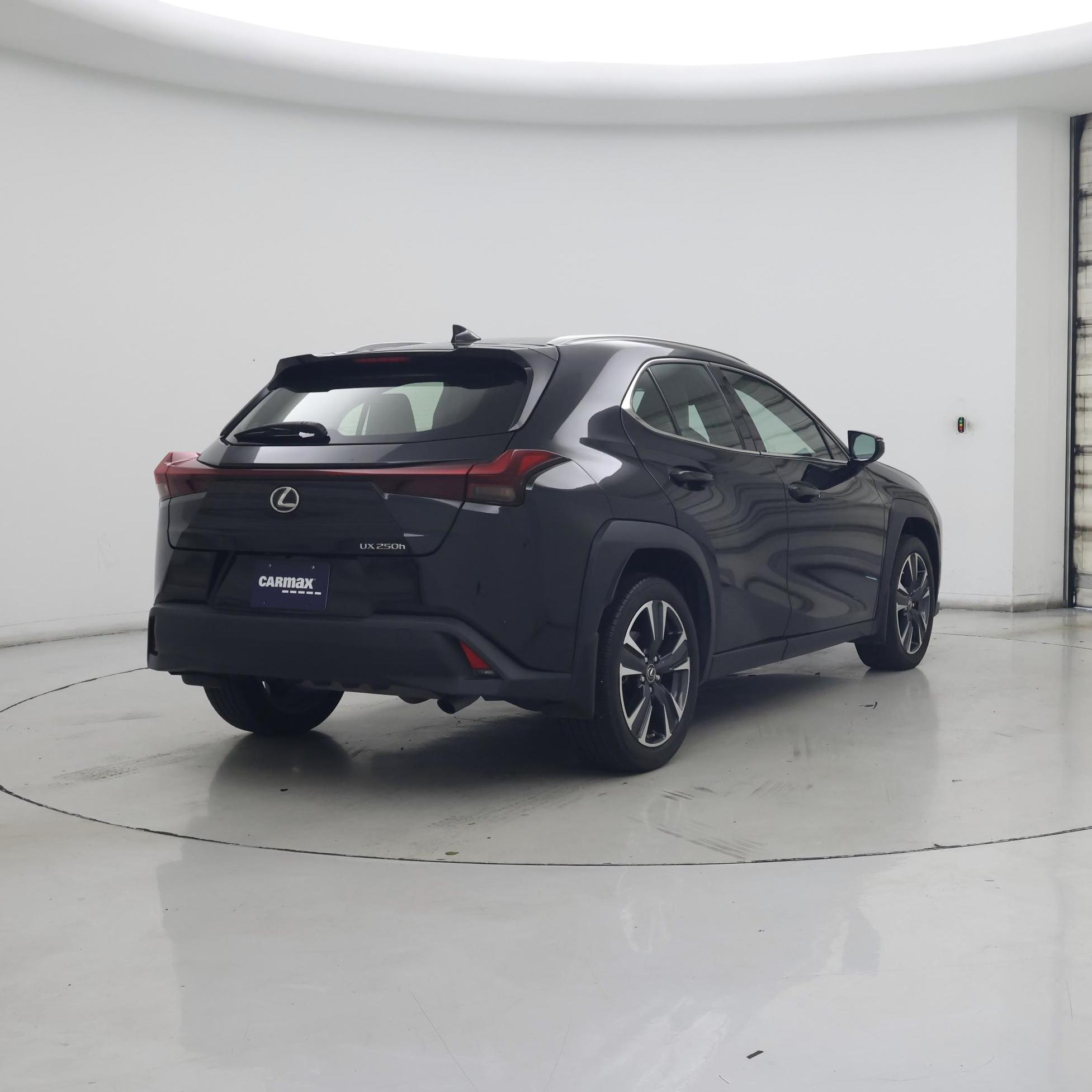 Thumbnail: 2024 Lexus UX - 8