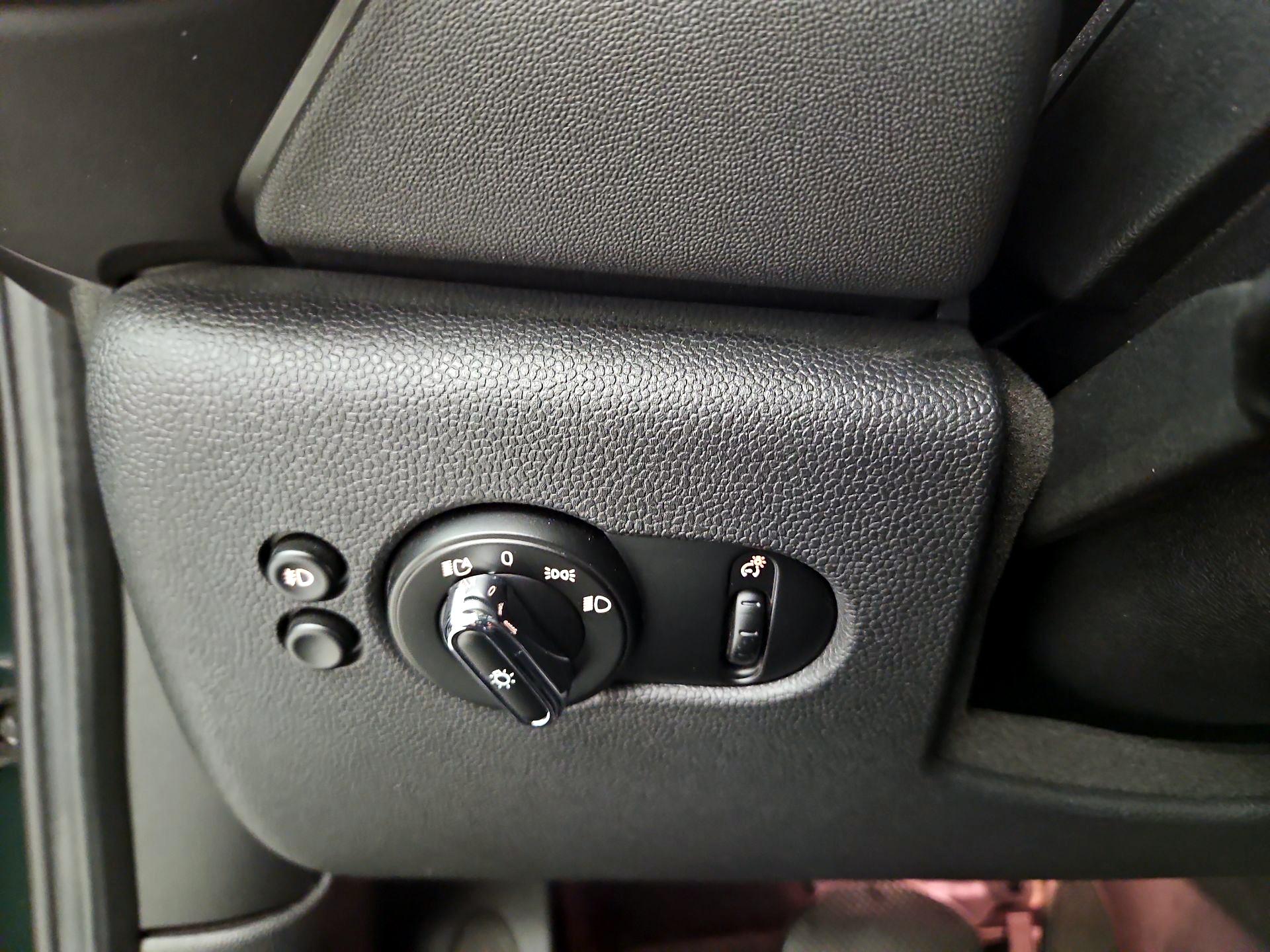 Thumbnail: 2017 MINI Cooper Hardtop - 13