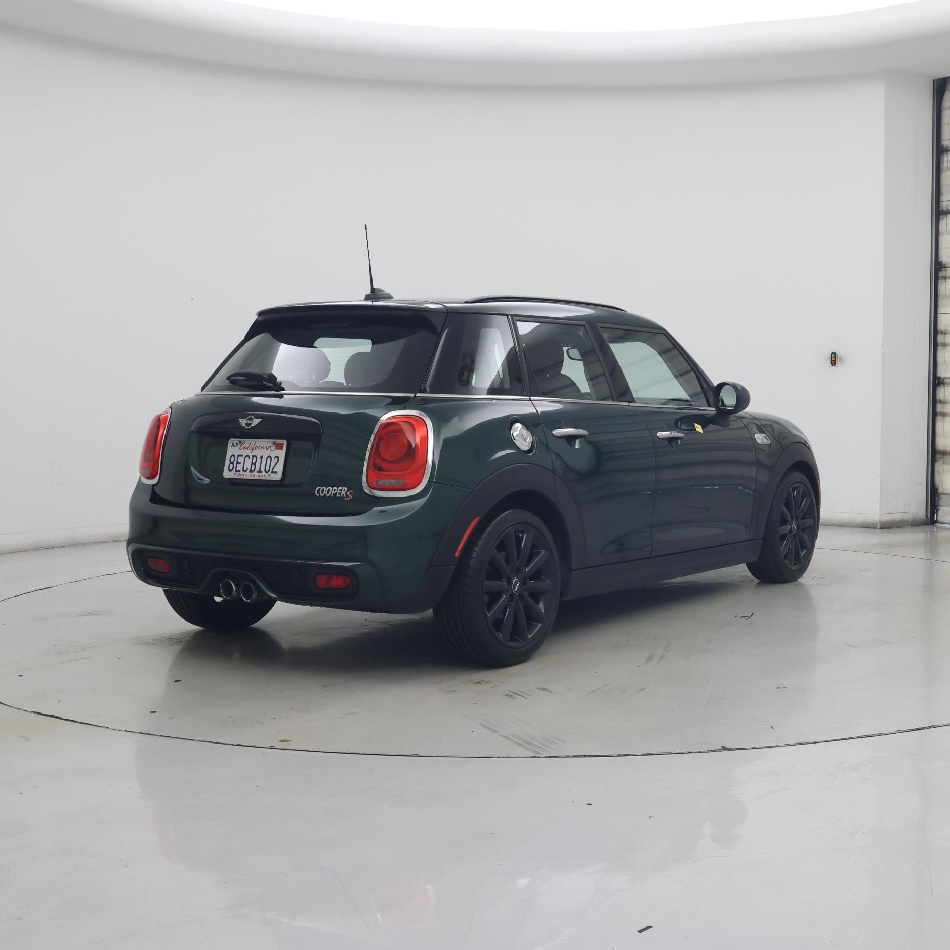Thumbnail: 2017 MINI Cooper Hardtop - 8