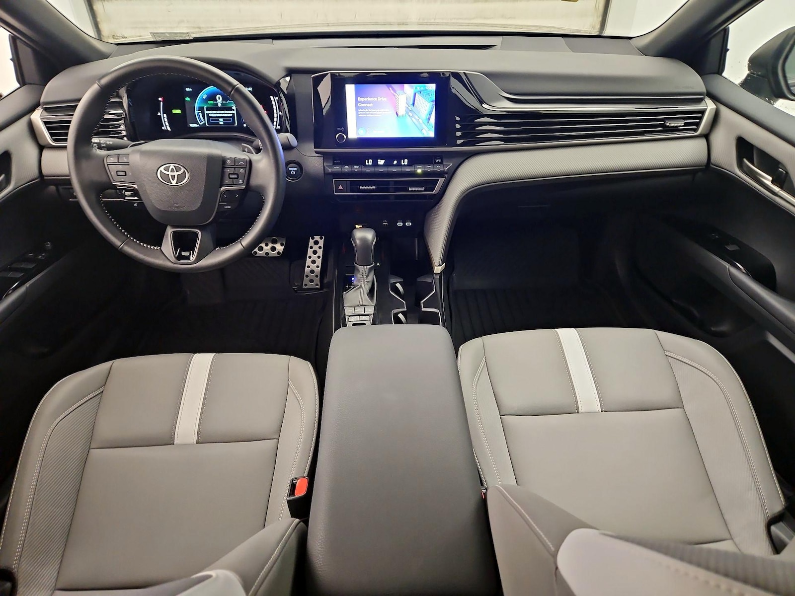 2025 Toyota Camry SE - Photo 10