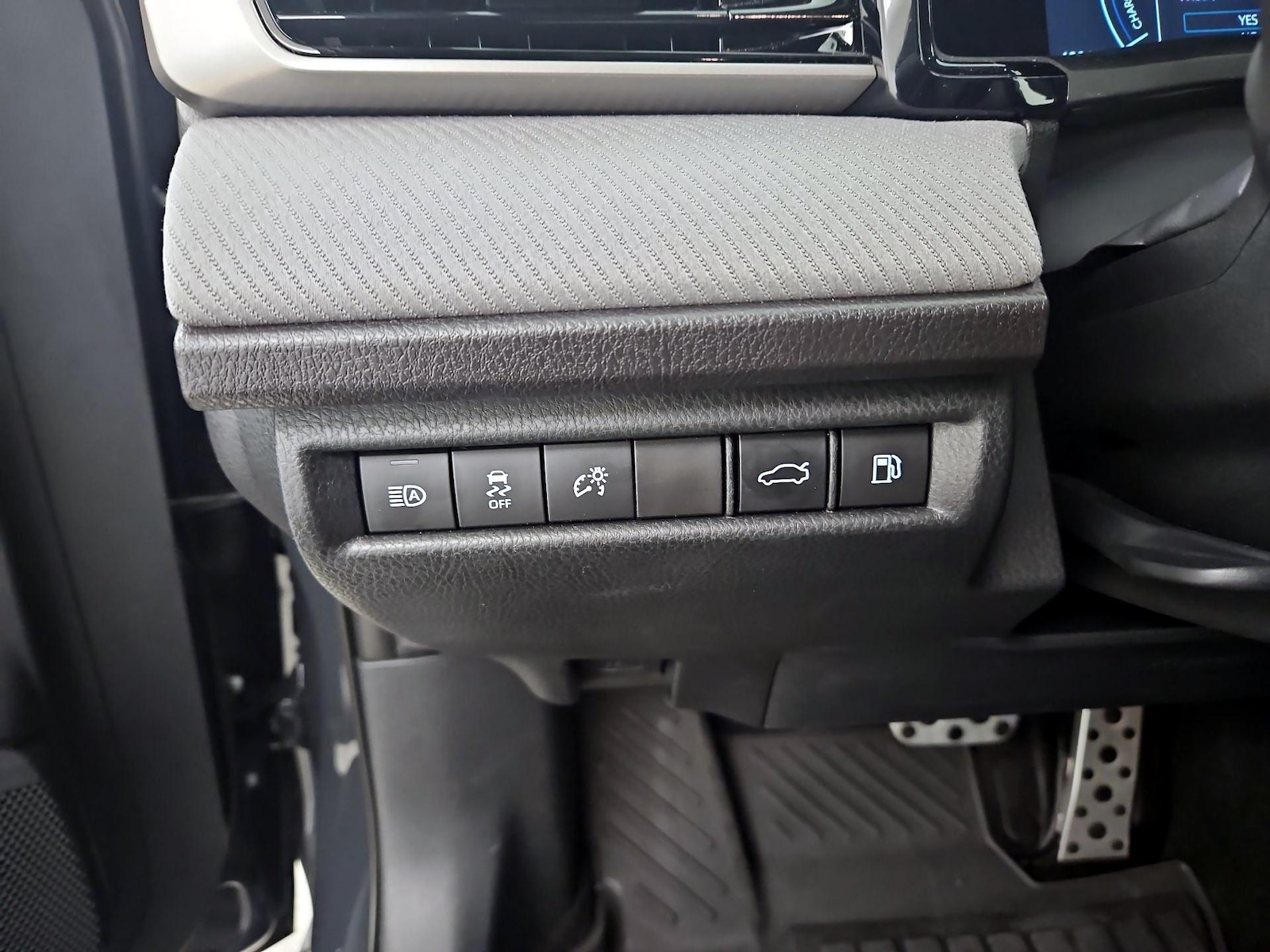 2025 Toyota Camry SE - Photo 14