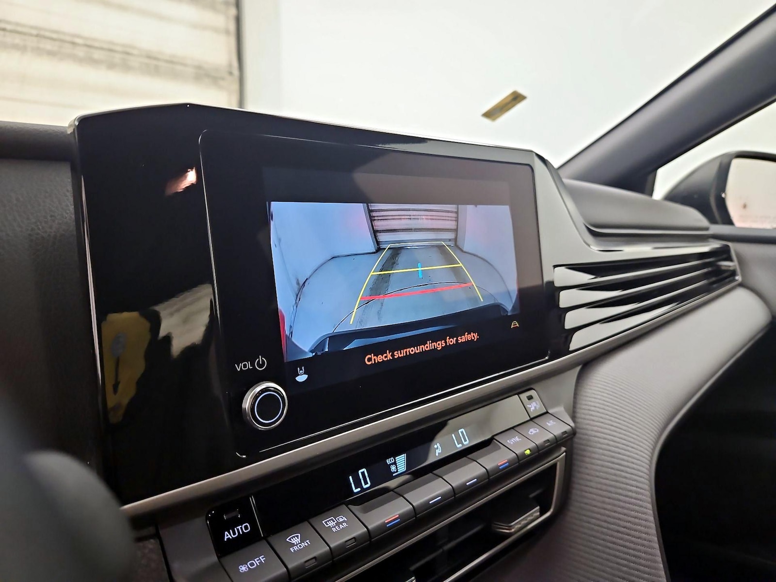 2025 Toyota Camry SE - Photo 15