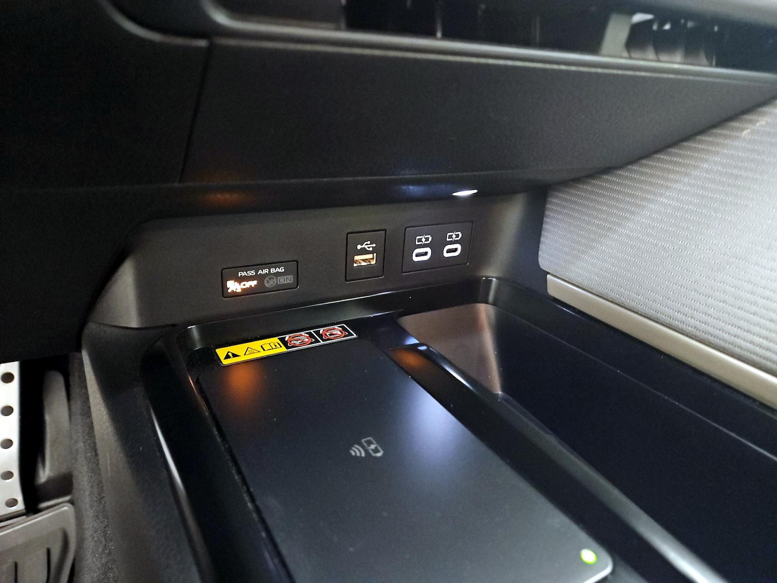 2025 Toyota Camry SE - Photo 19