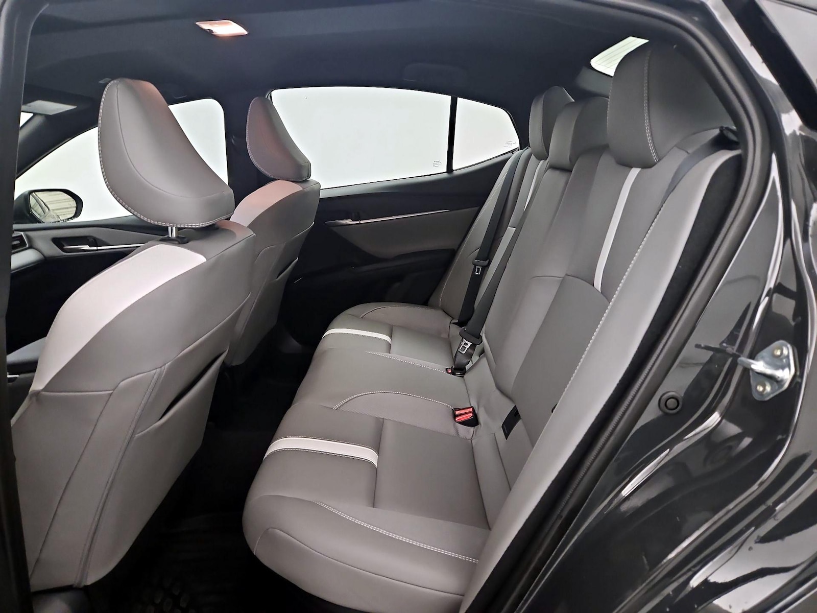 2025 Toyota Camry SE - Photo 20