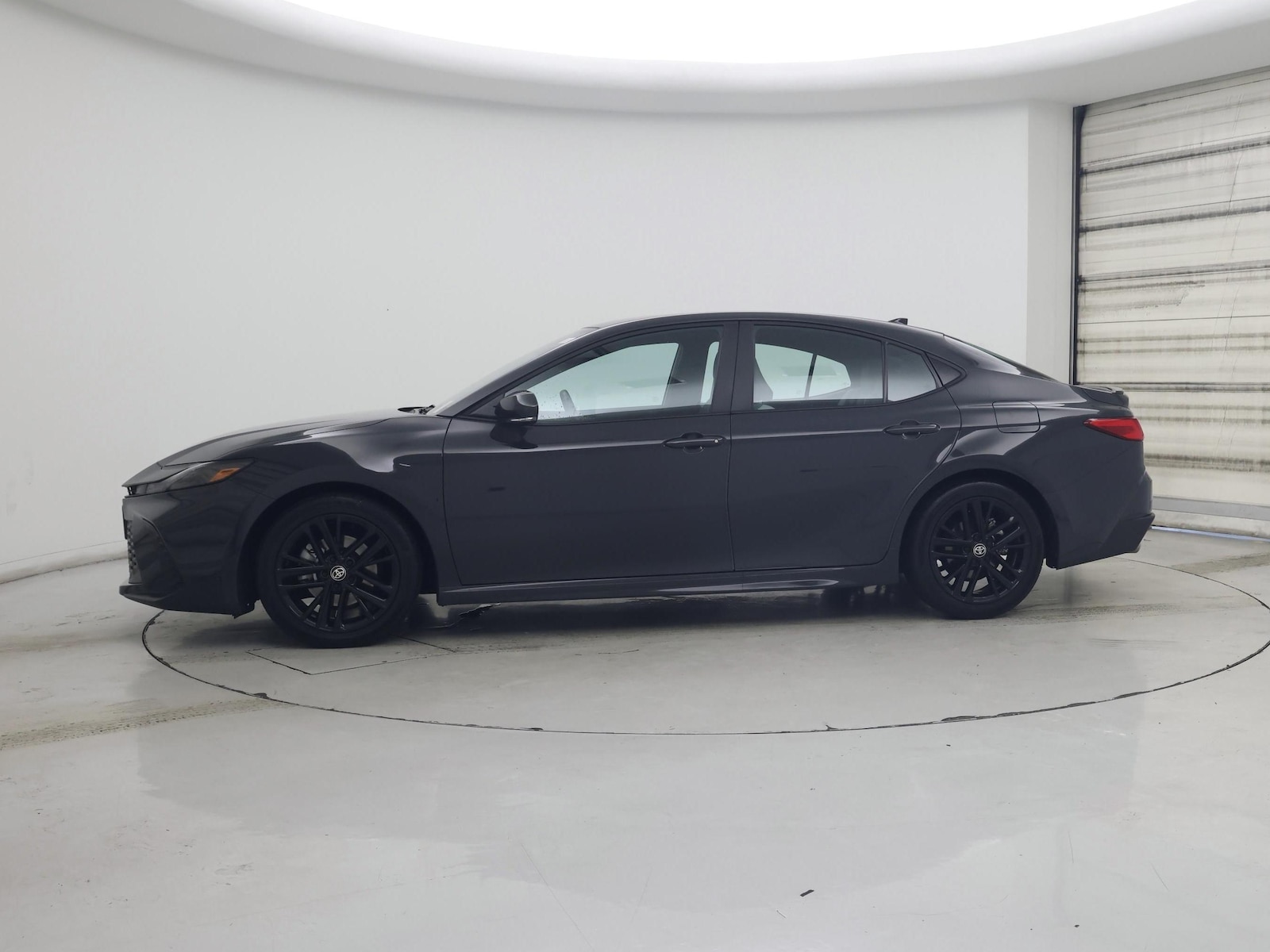2025 Toyota Camry SE - Photo 4