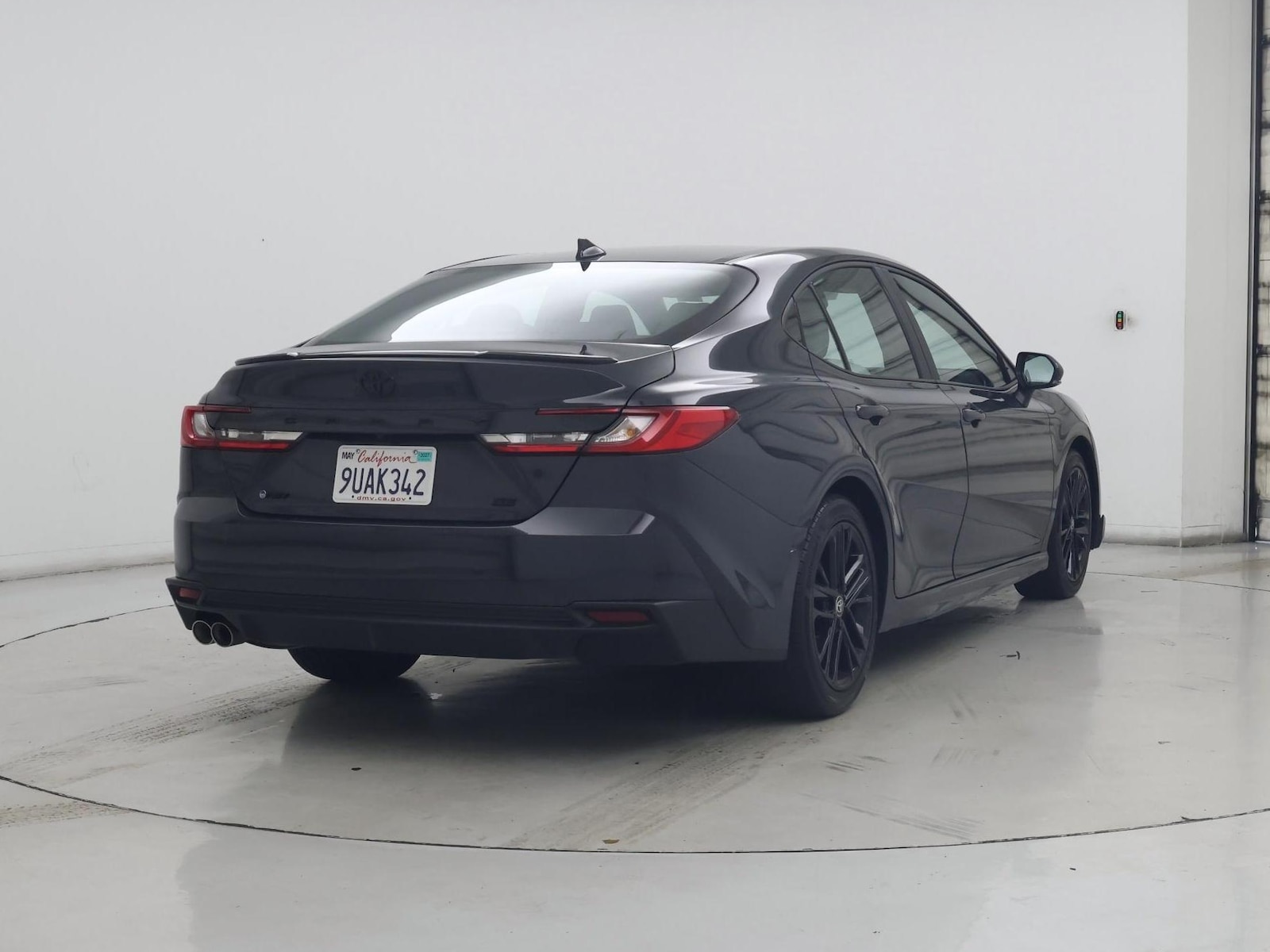 2025 Toyota Camry SE - Photo 9