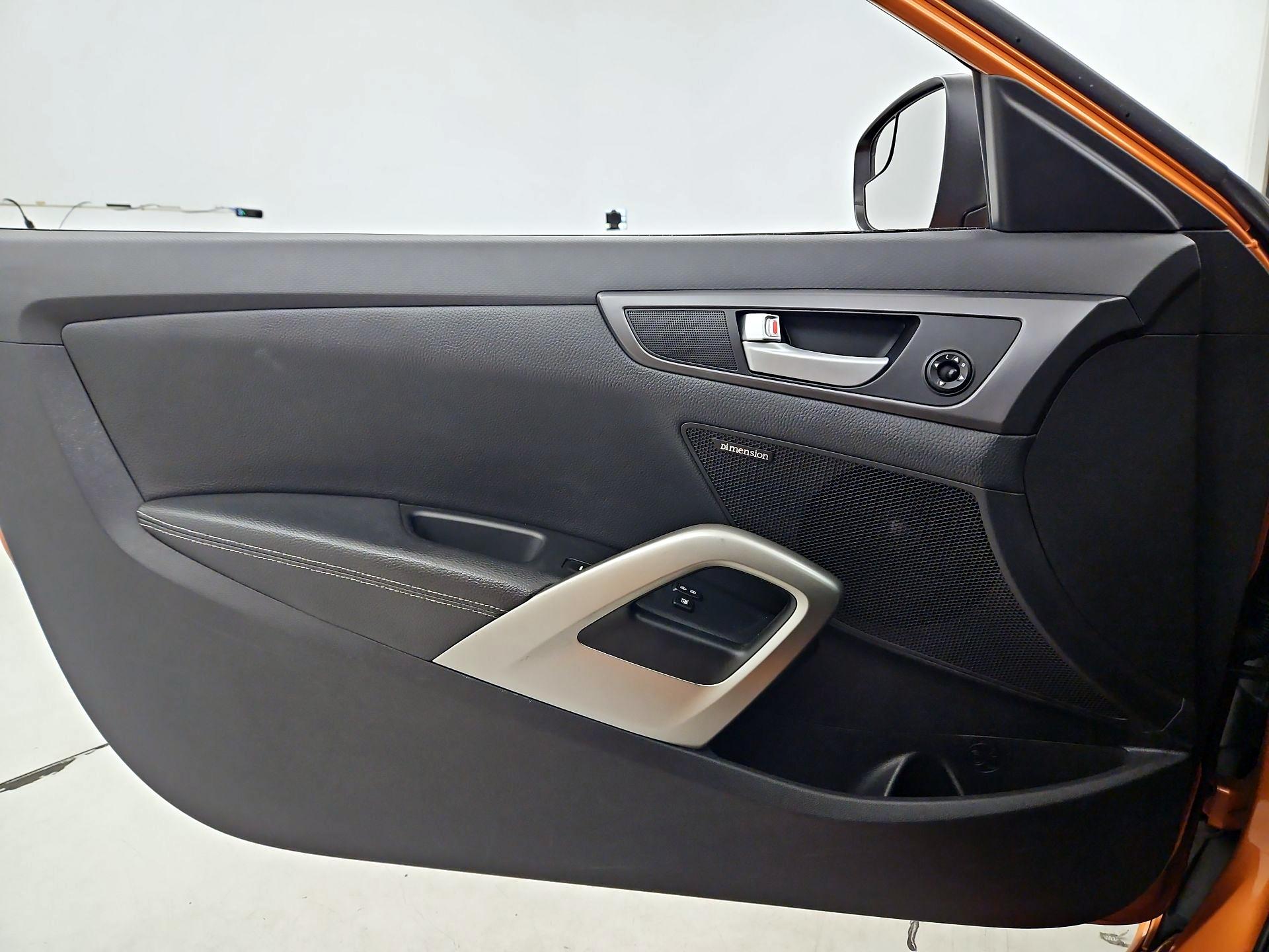 Thumbnail: 2015 Hyundai Veloster - 12