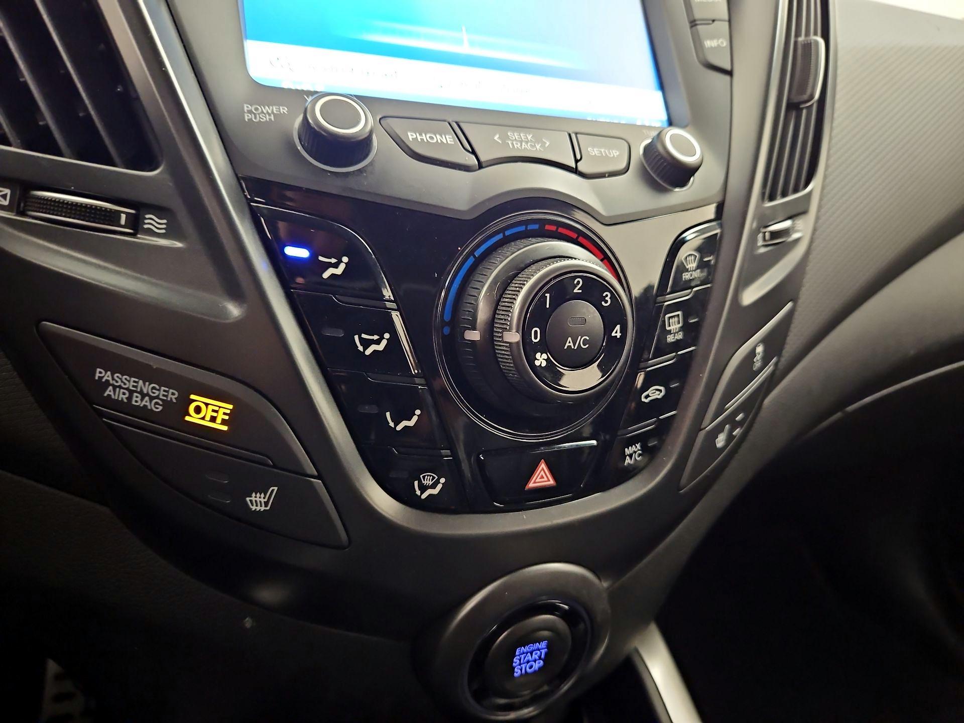 Thumbnail: 2015 Hyundai Veloster - 16