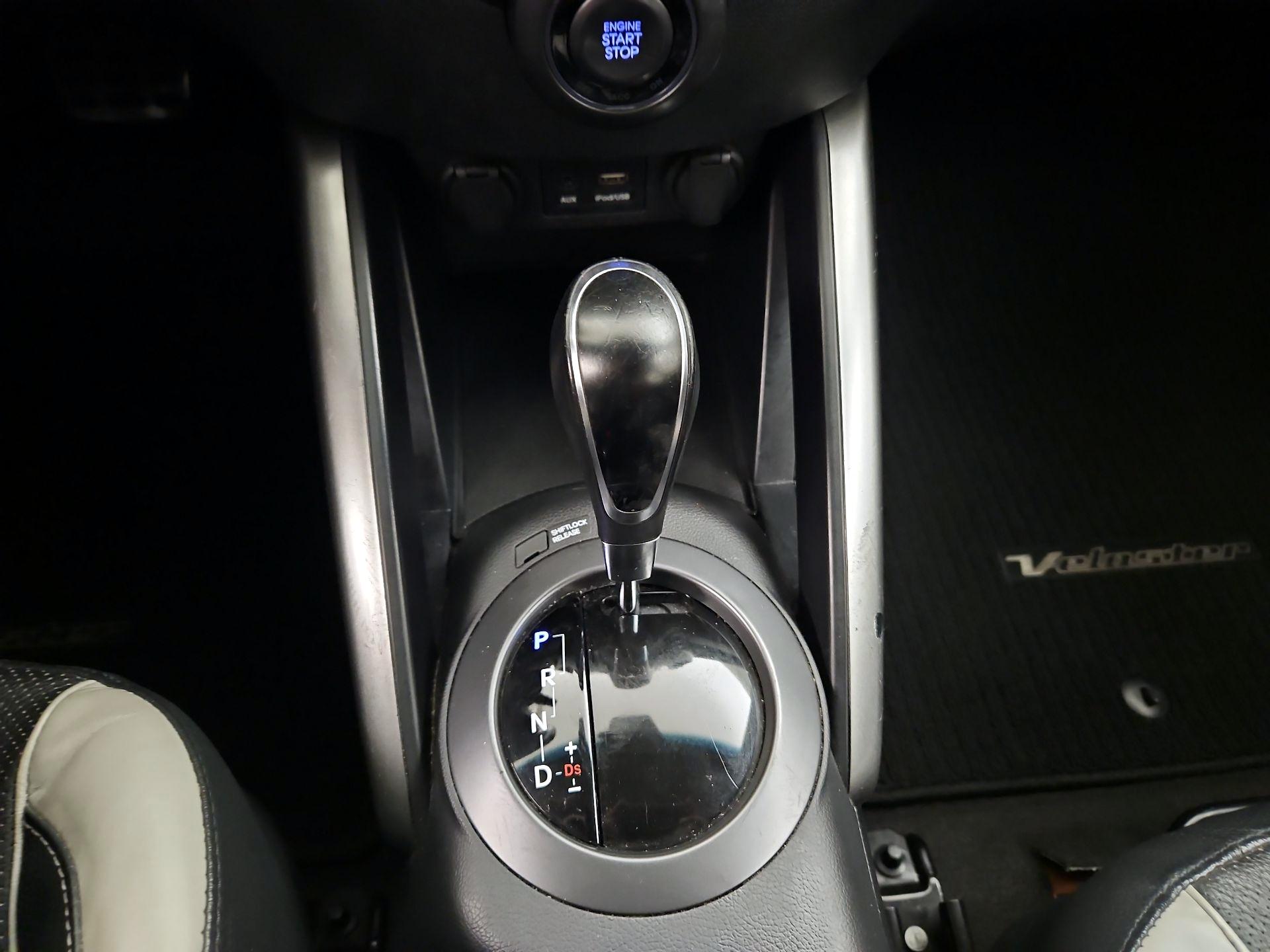 Thumbnail: 2015 Hyundai Veloster - 17