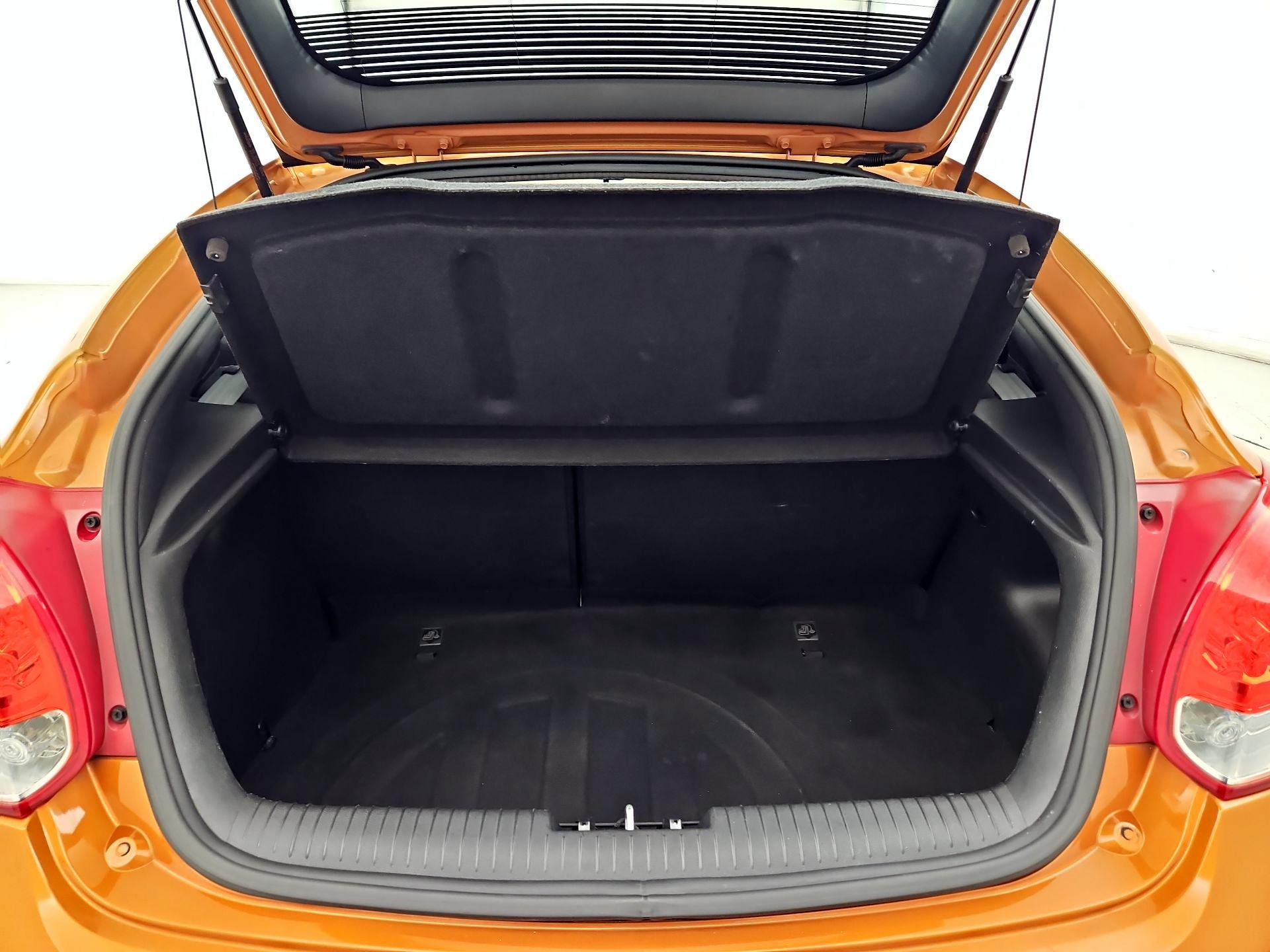 Thumbnail: 2015 Hyundai Veloster - 19