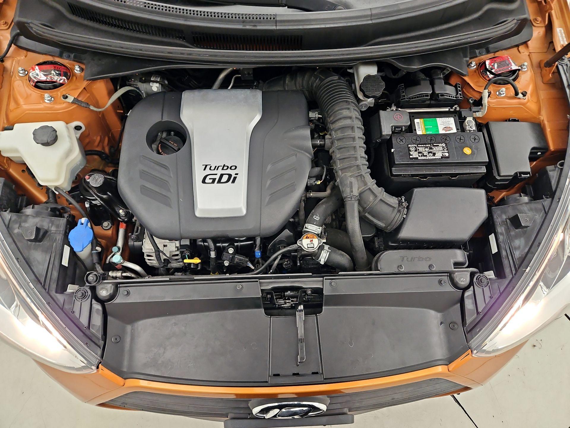 Thumbnail: 2015 Hyundai Veloster - 20