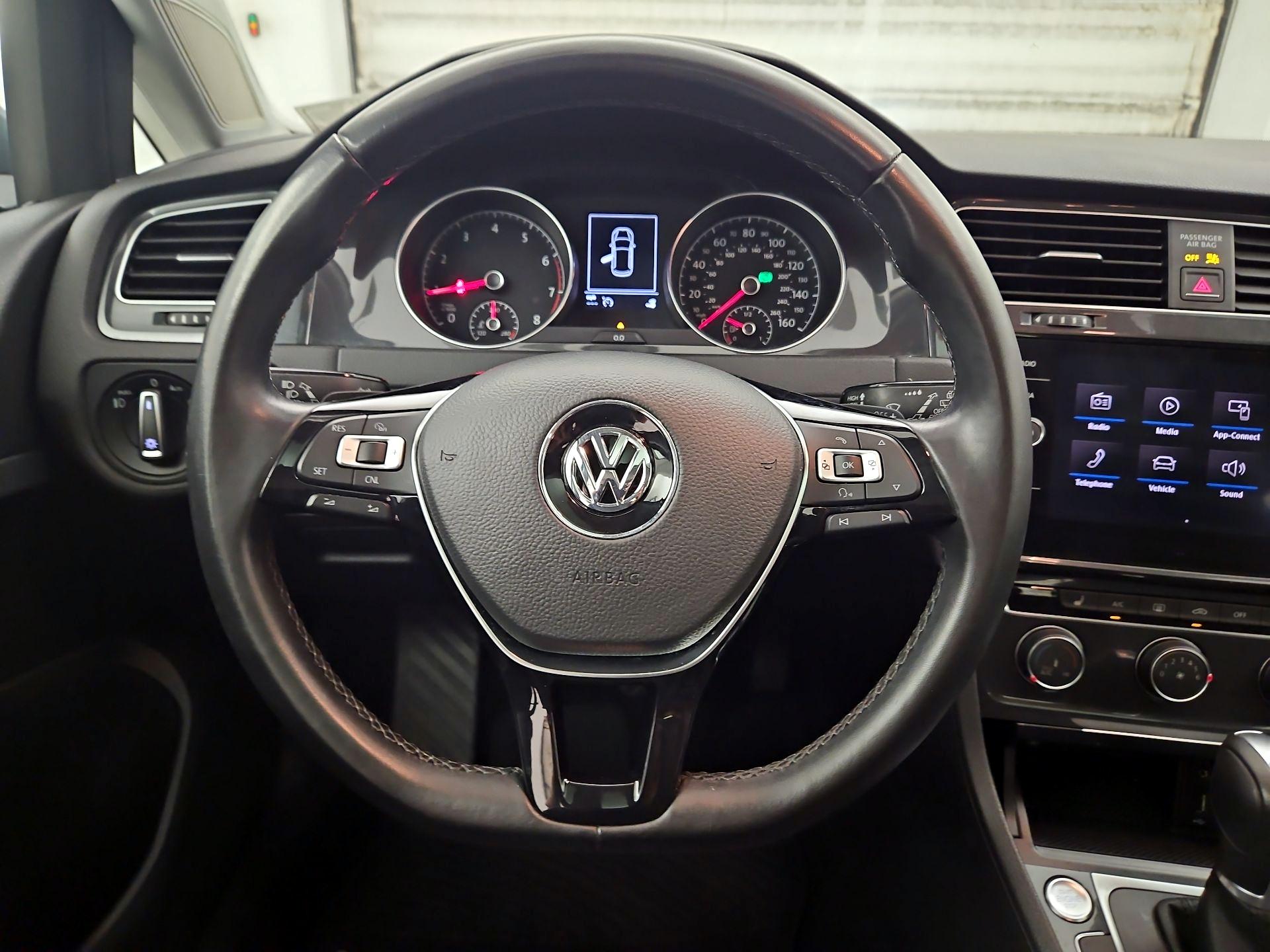 Thumbnail: 2018 Volkswagen Golf - 10