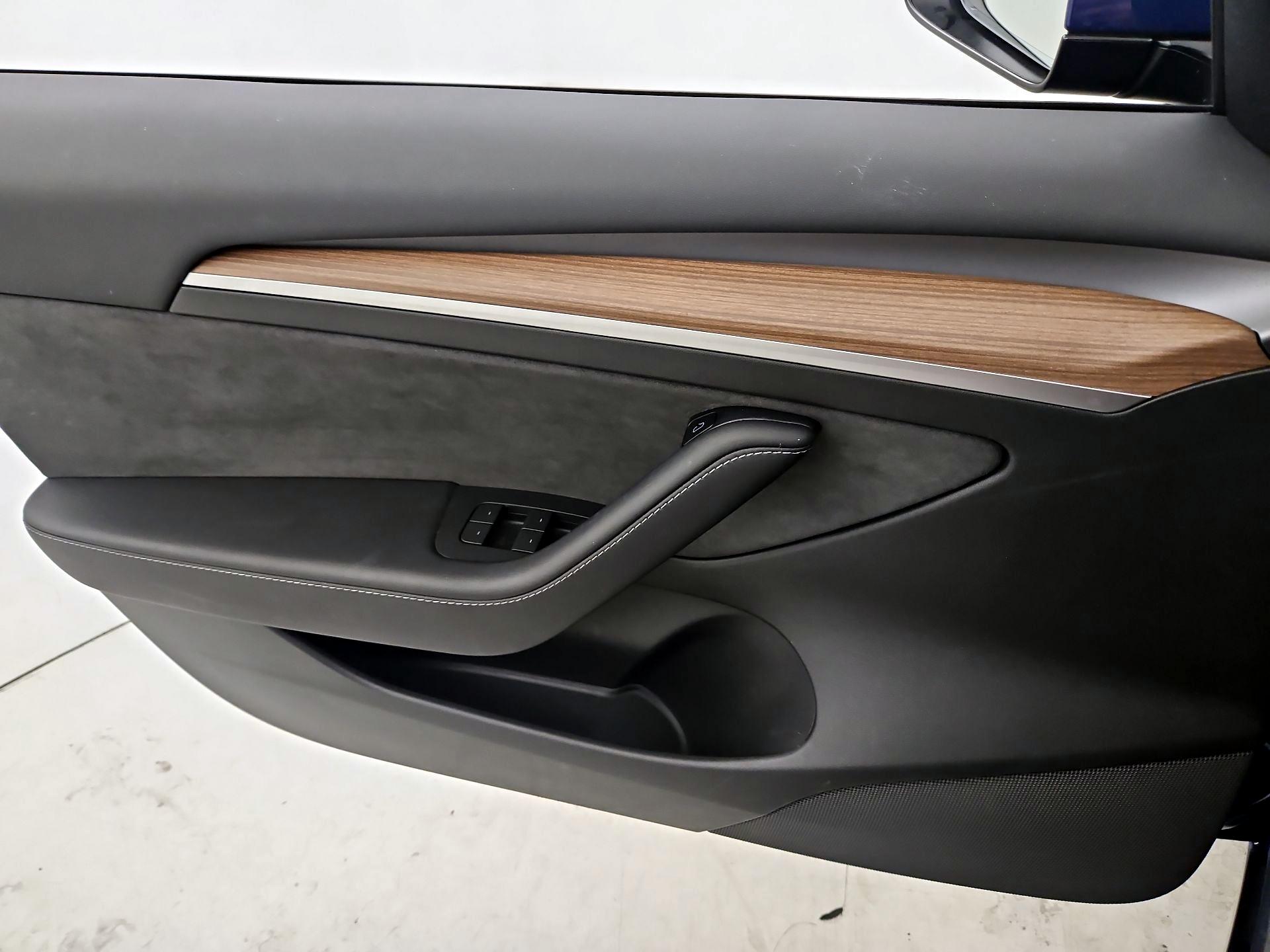 Thumbnail: 2023 Tesla Model 3 - 12