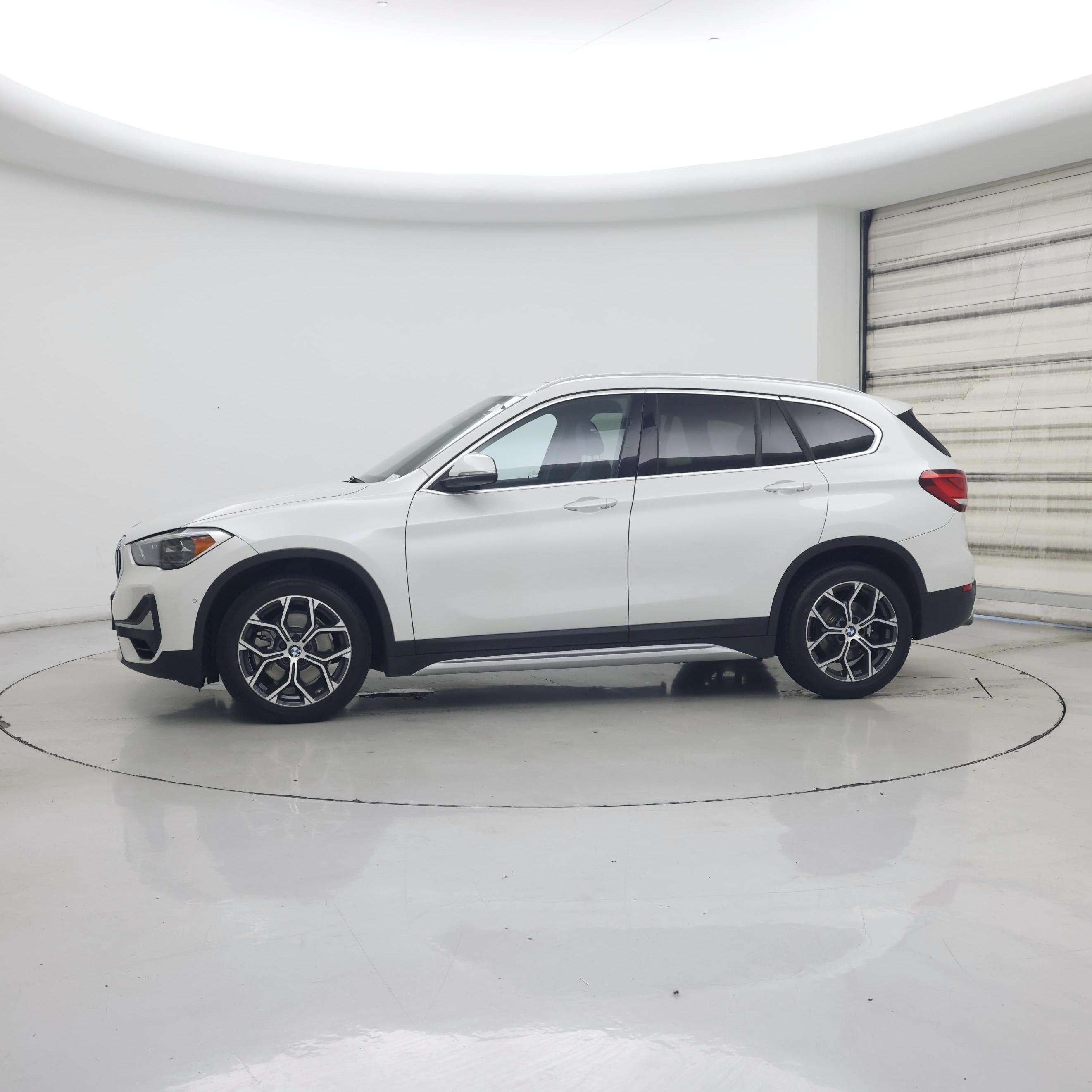 Thumbnail: 2021 BMW X1 - 3