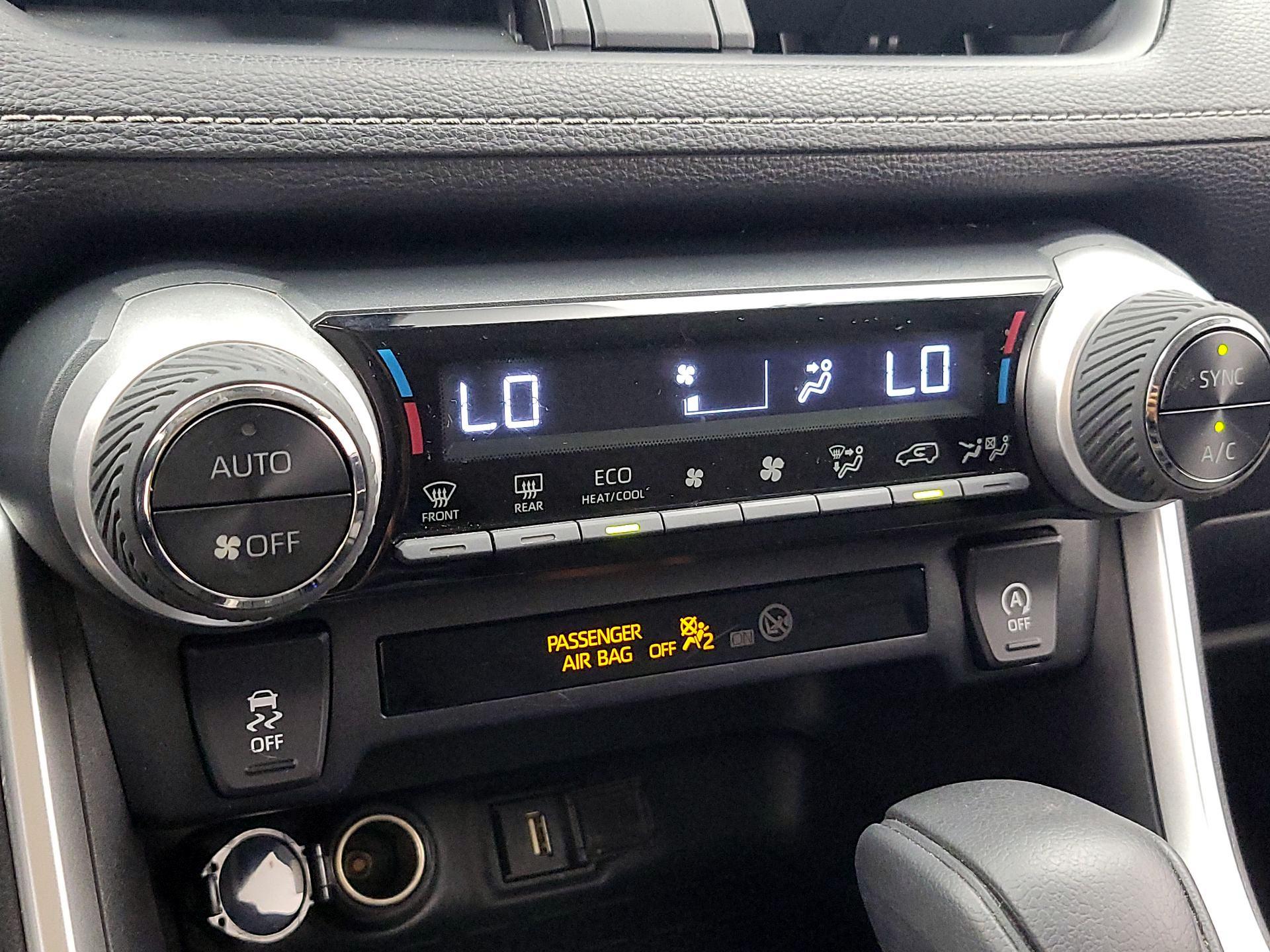 Thumbnail: 2020 Toyota RAV4 - 16