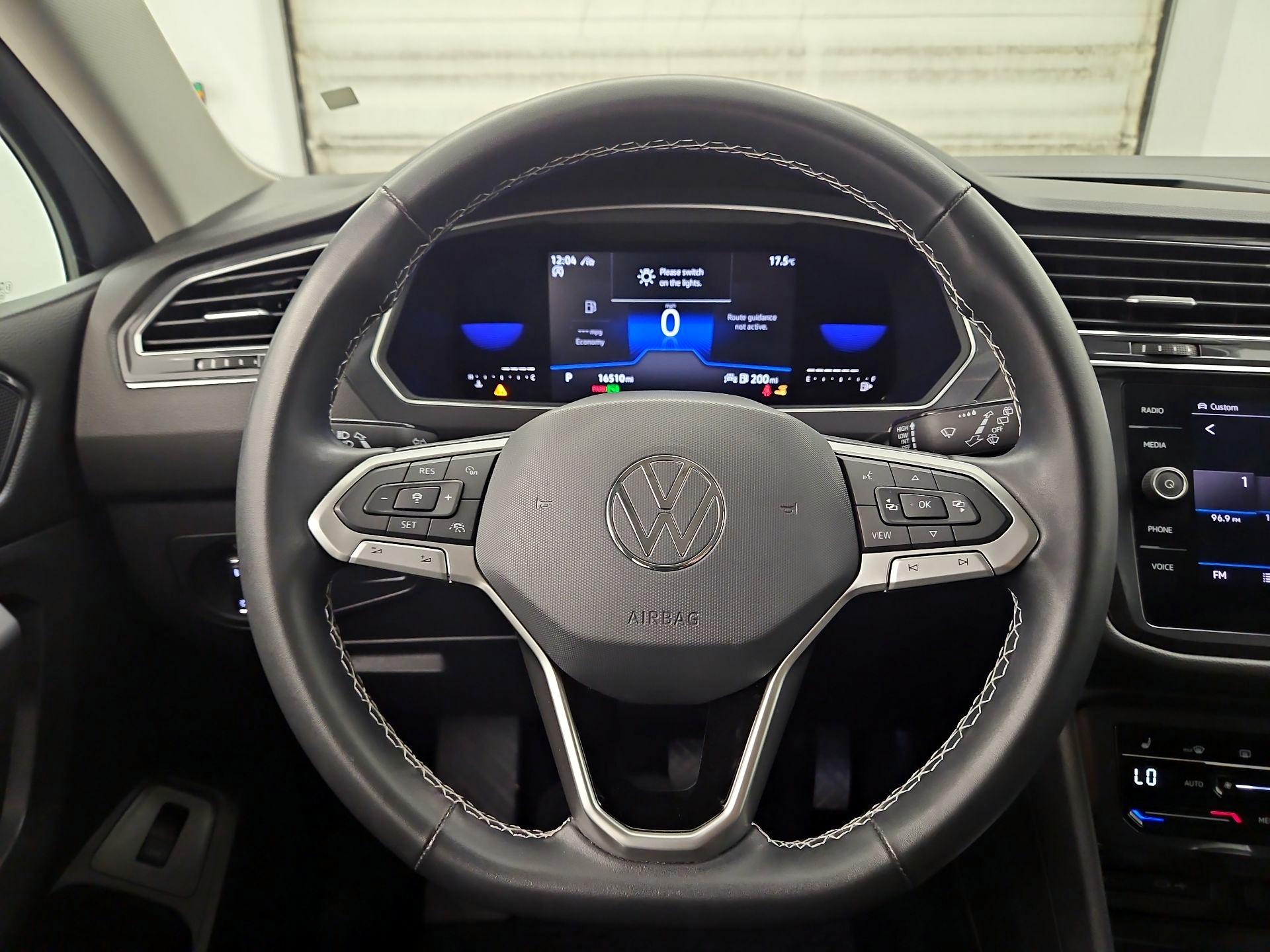 Thumbnail: 2022 Volkswagen Tiguan - 10