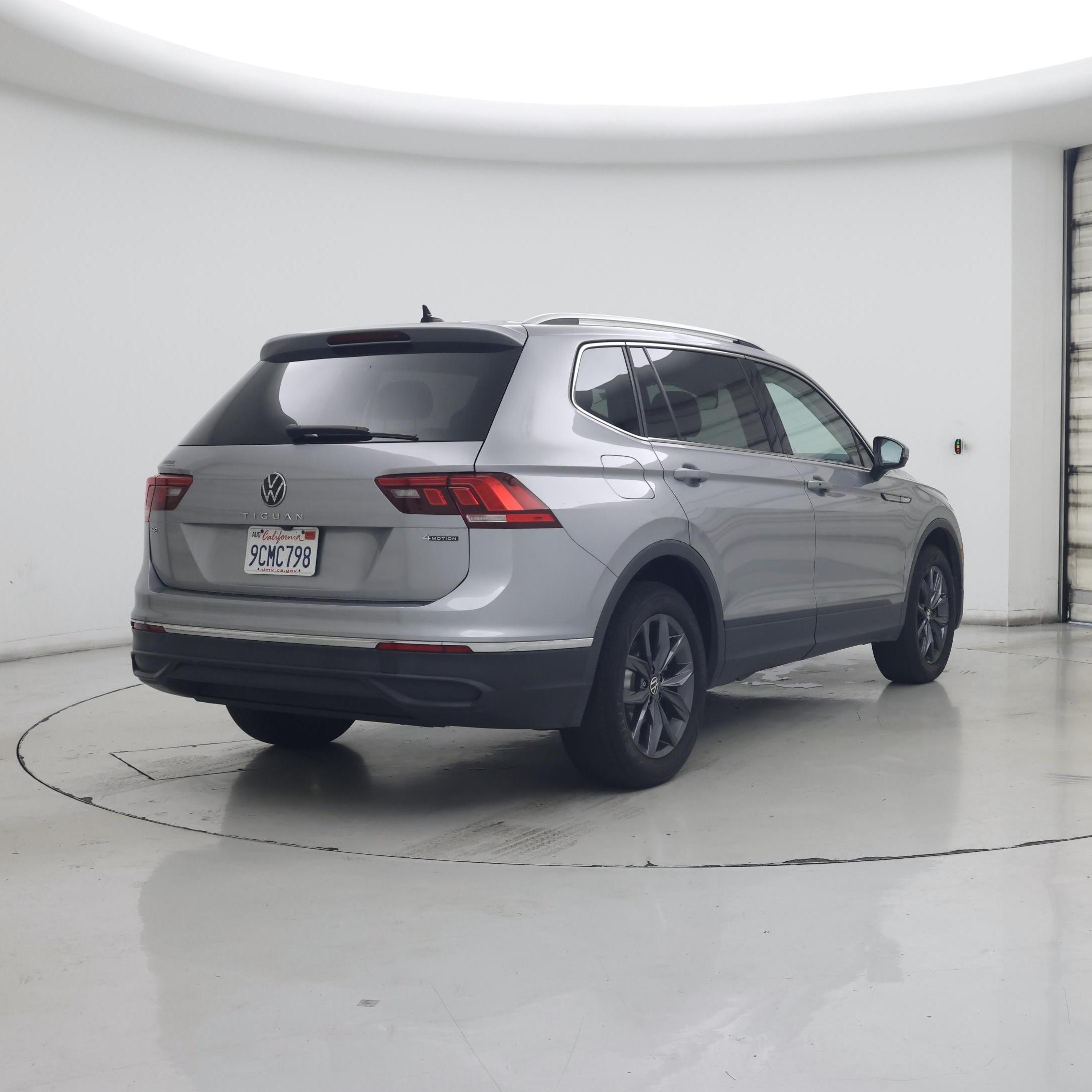 Thumbnail: 2022 Volkswagen Tiguan - 8