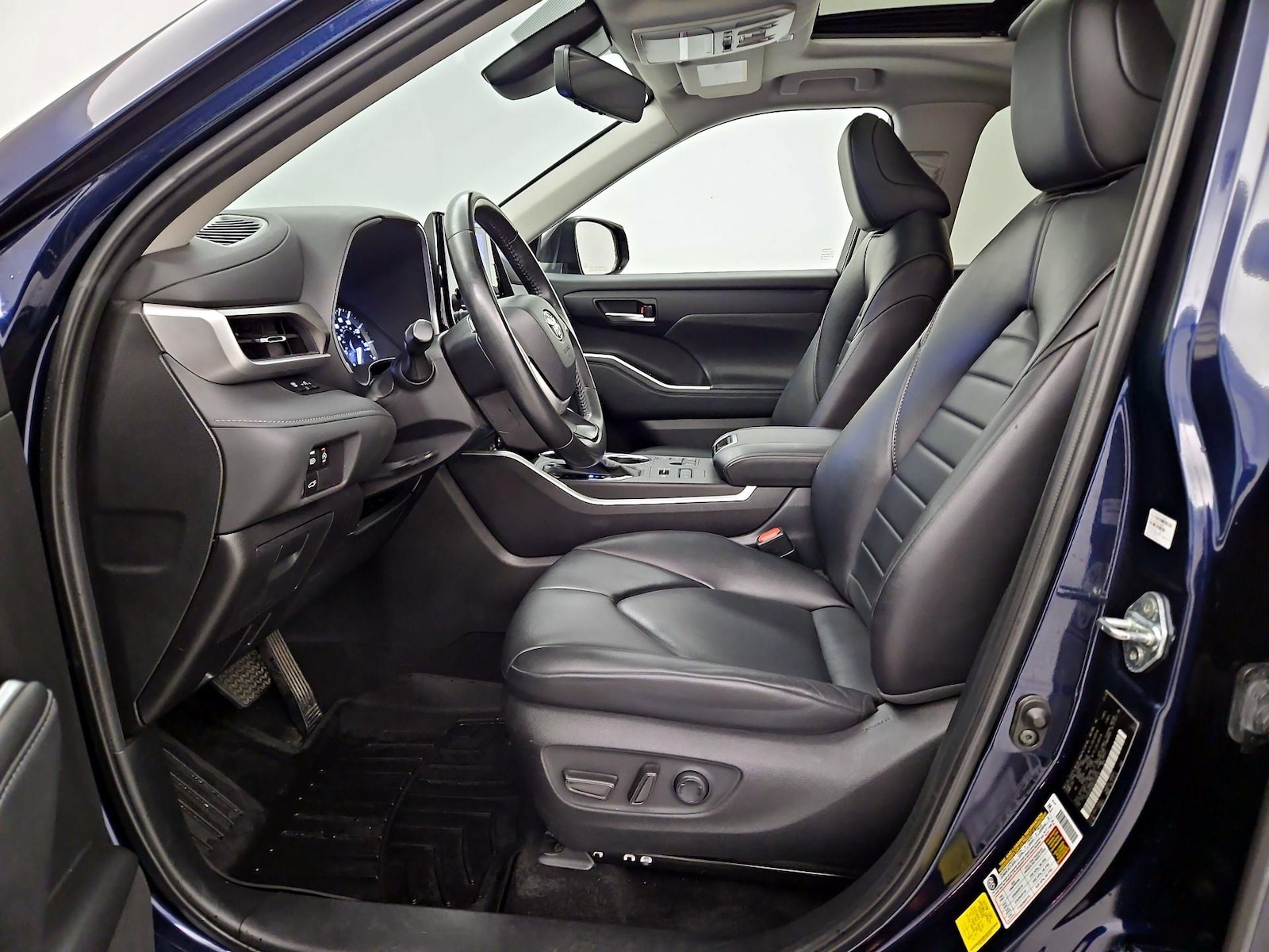 2024 Toyota Highlander XLE - Photo 12