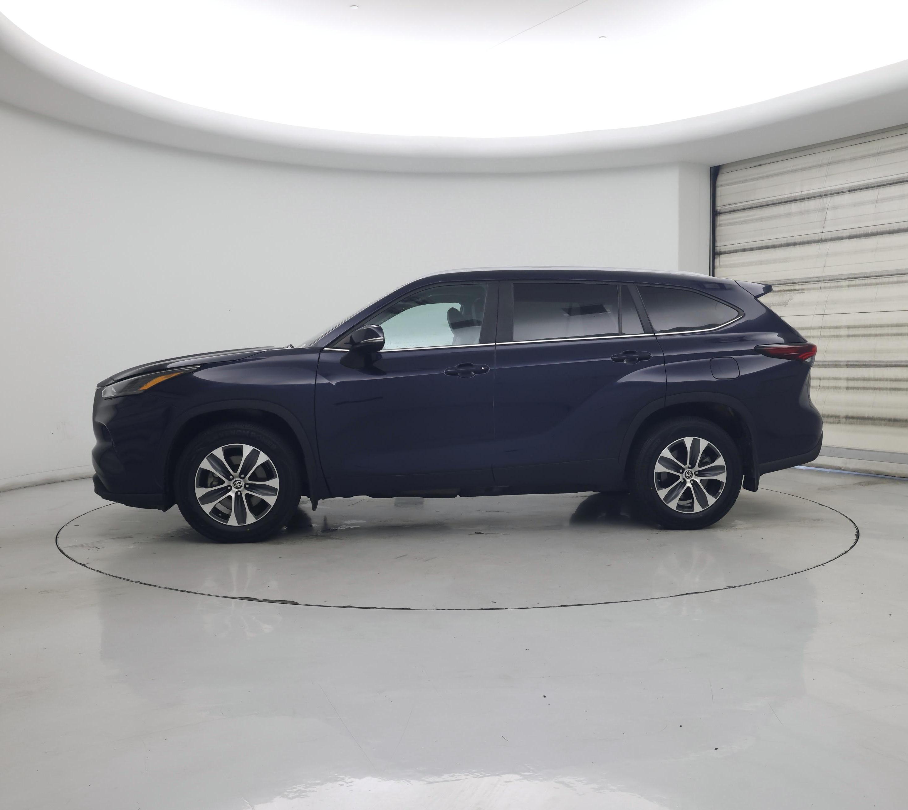 Thumbnail: 2024 Toyota Highlander - 3