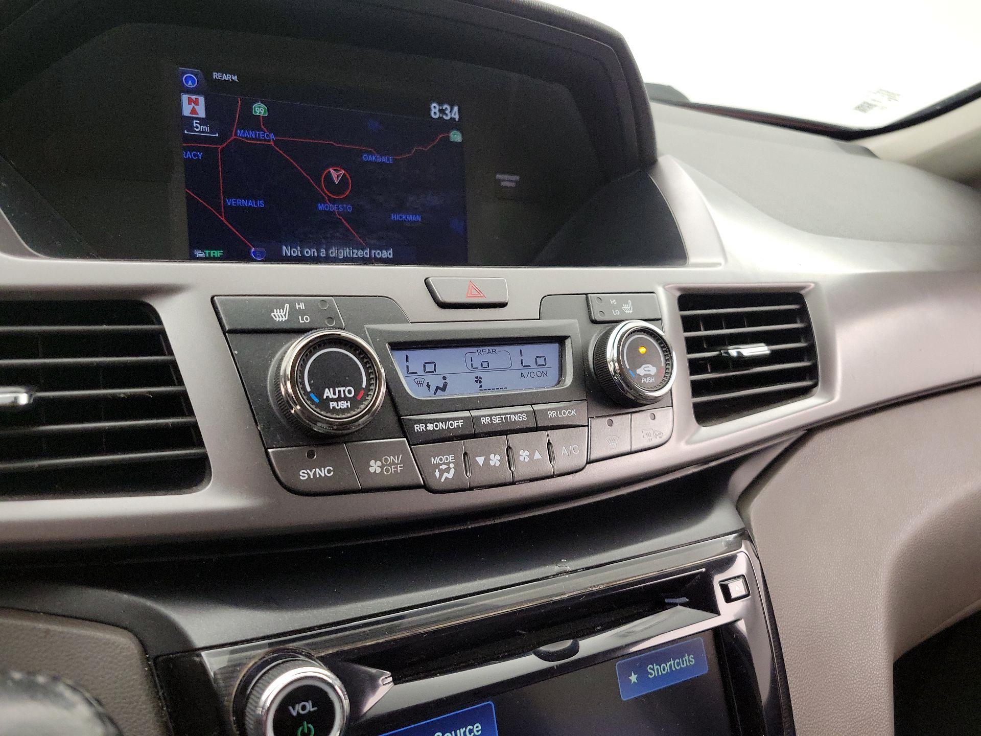 Thumbnail: 2015 Honda Odyssey - 17