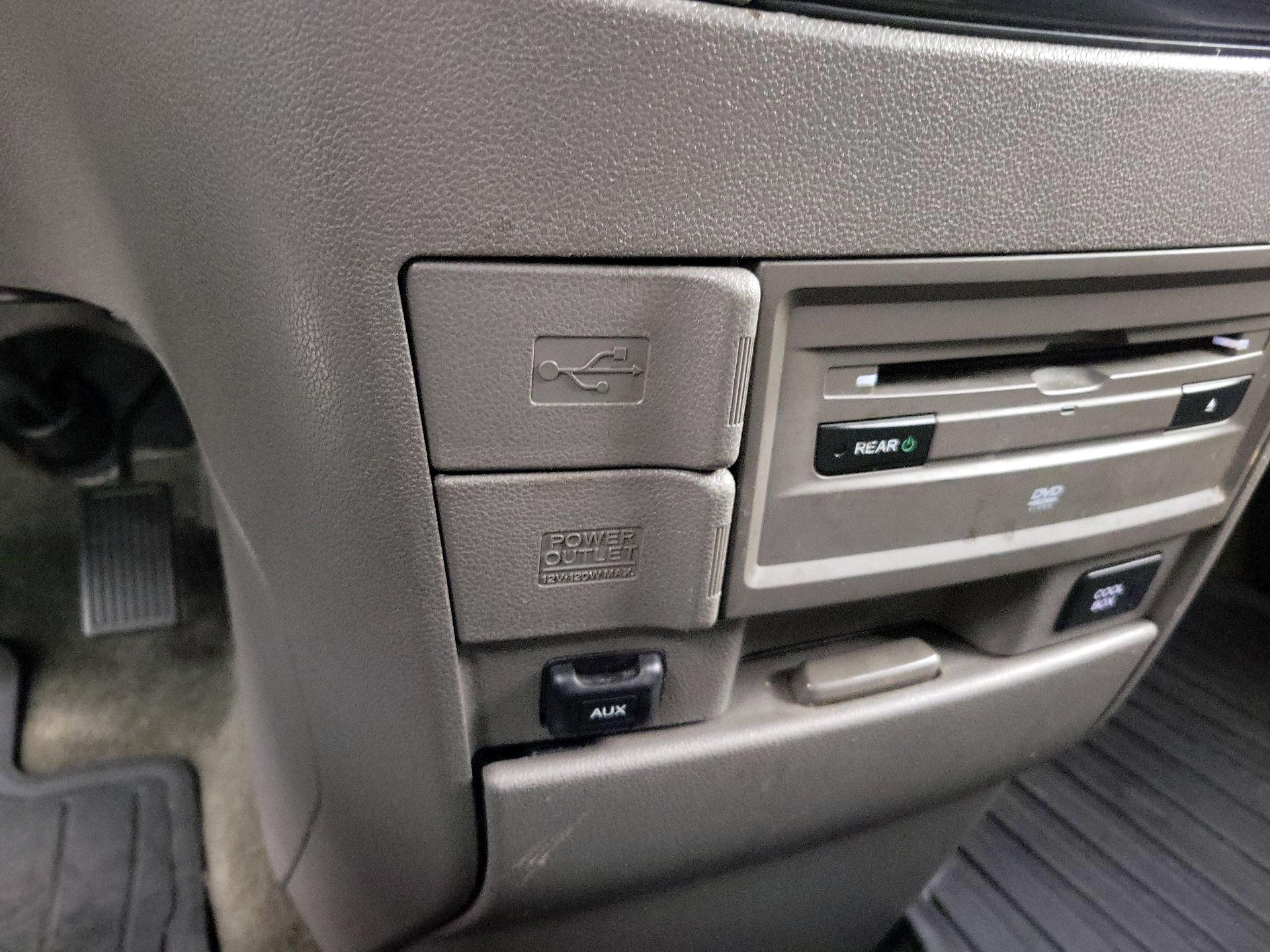 Thumbnail: 2015 Honda Odyssey - 19