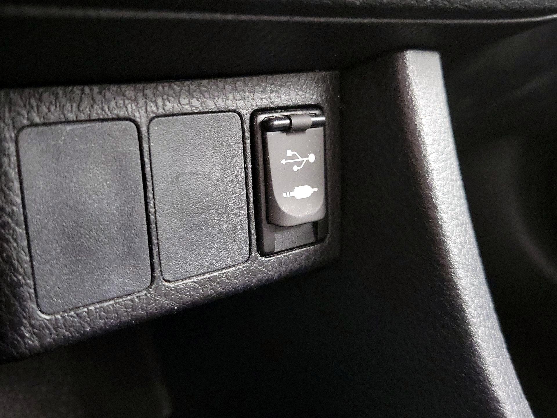 Thumbnail: 2016 Toyota Corolla - 18