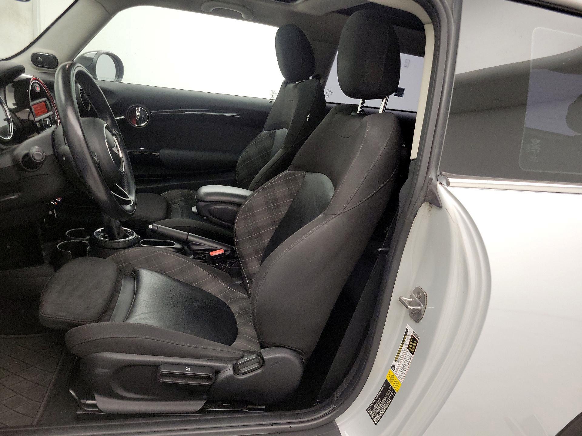 Thumbnail: 2015 MINI Cooper Hardtop - 11