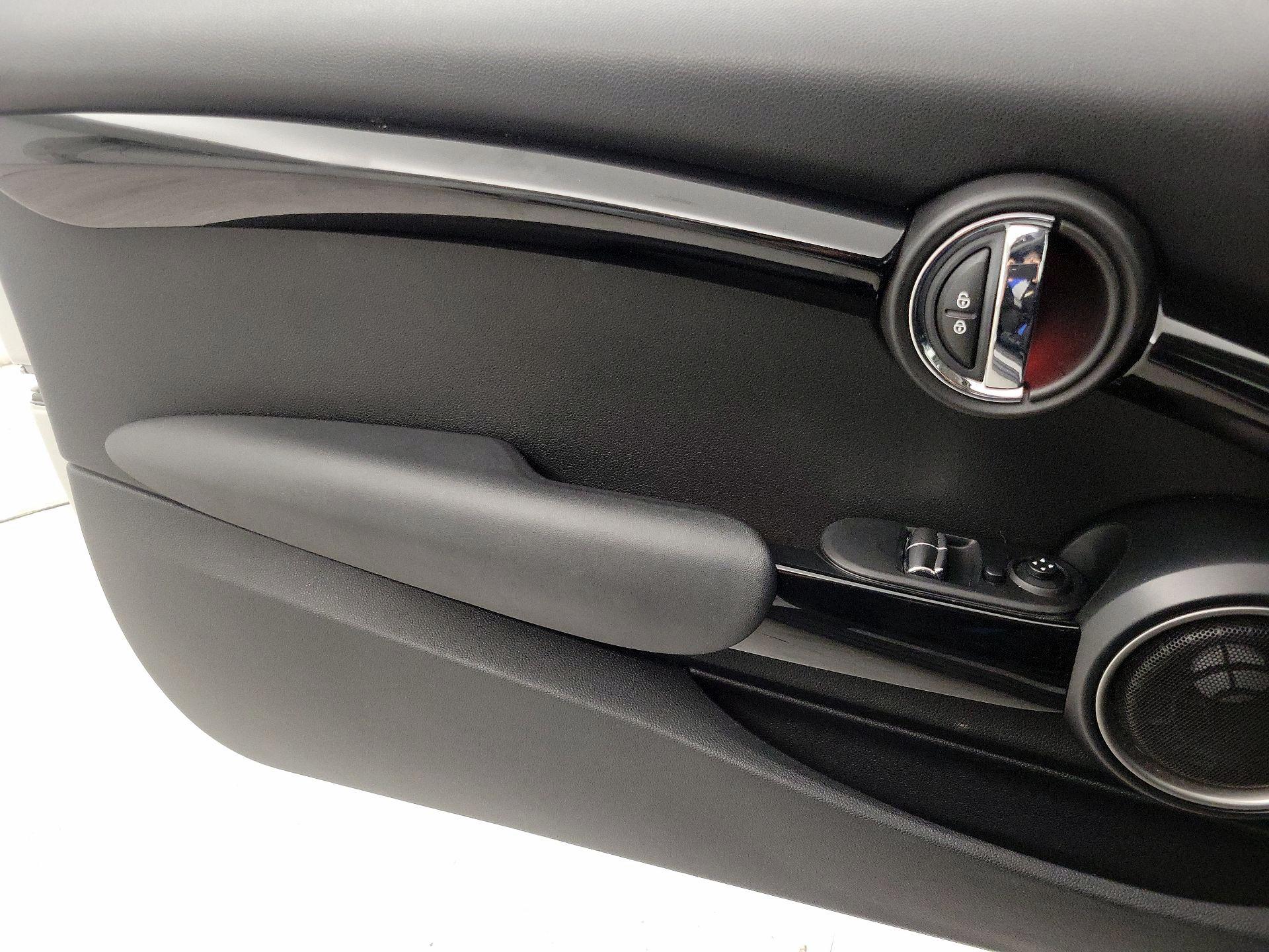 Thumbnail: 2015 MINI Cooper Hardtop - 12
