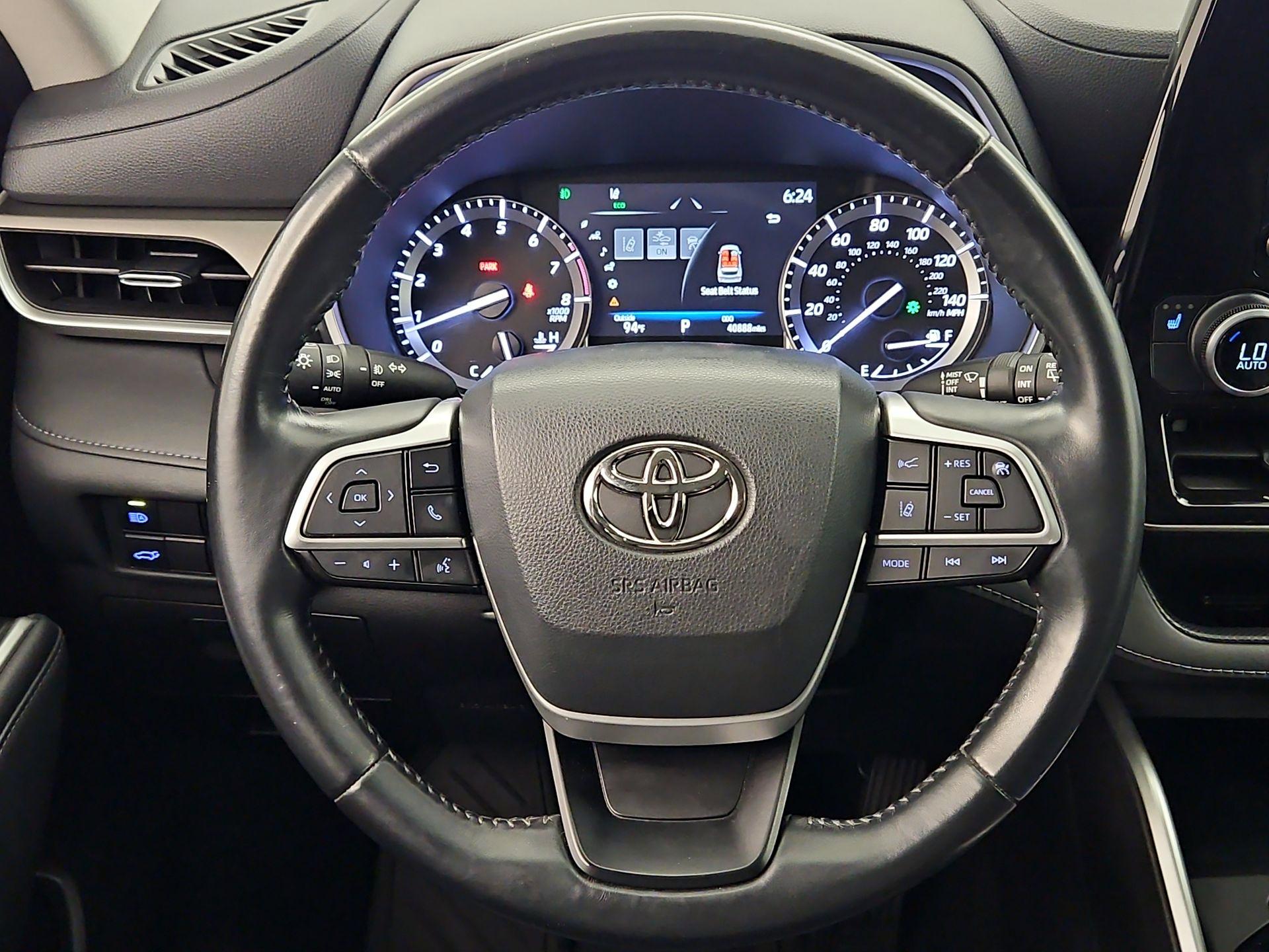 Thumbnail: 2022 Toyota Highlander - 10