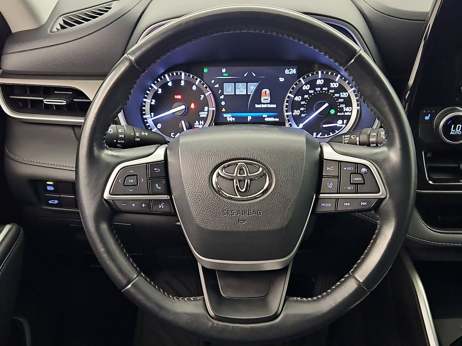 2022 Toyota Highlander XLE - Photo 11