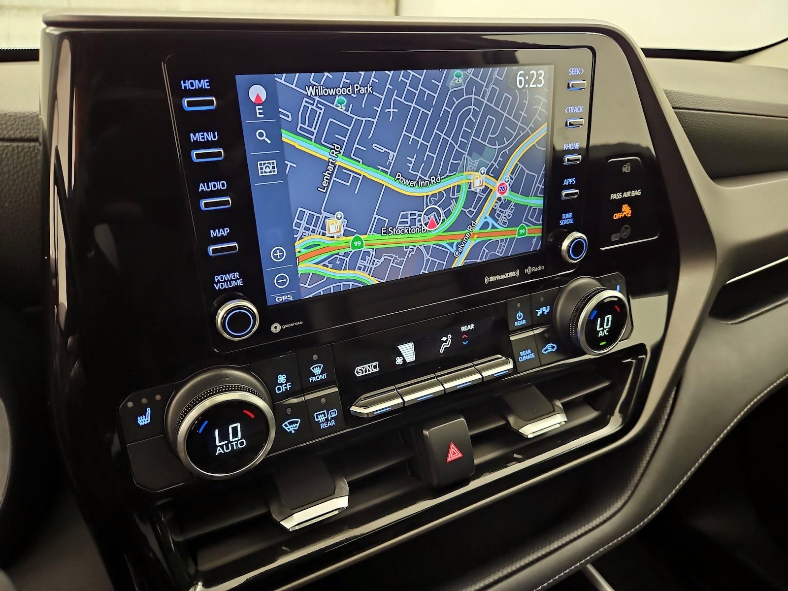 2022 Toyota Highlander XLE - Photo 15