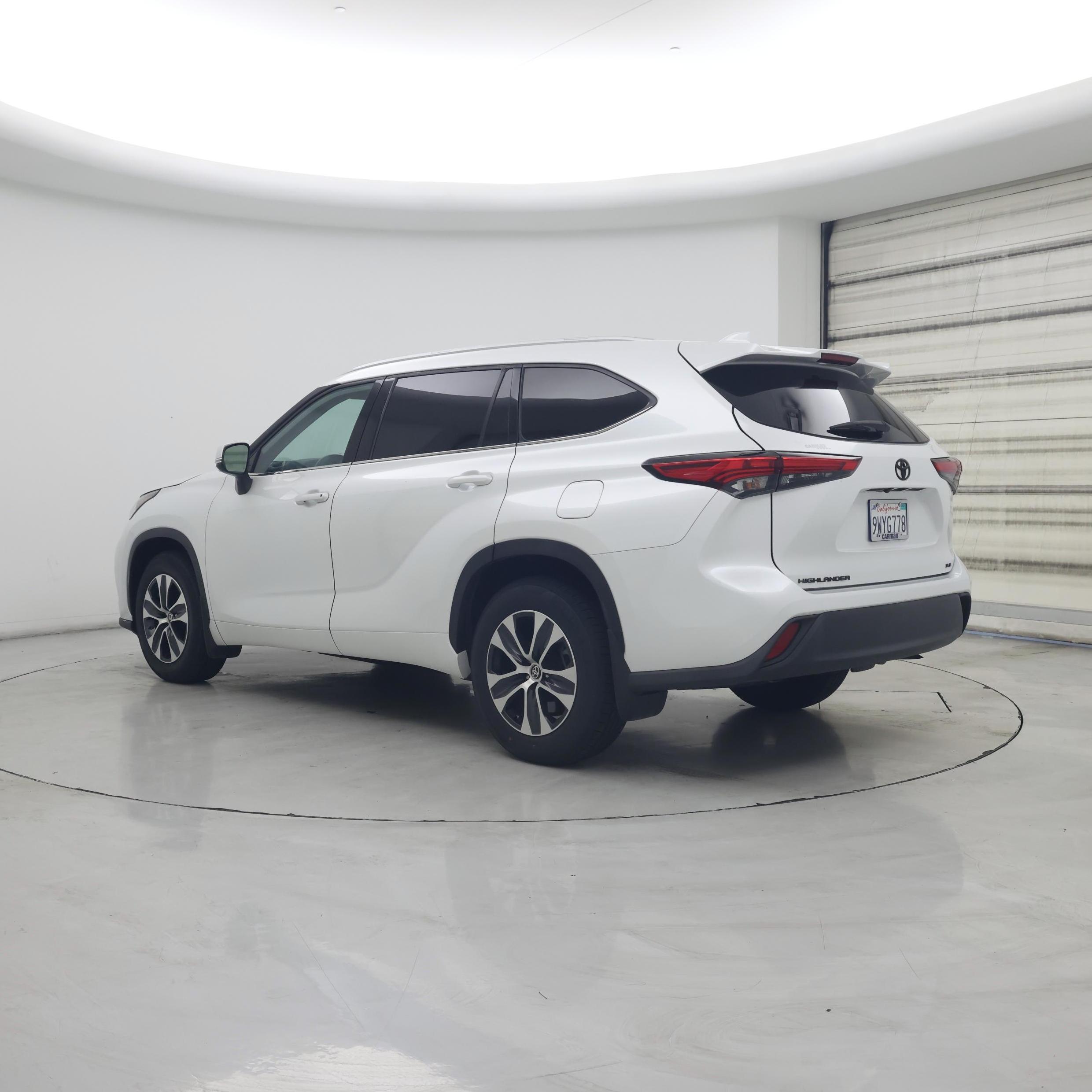 Thumbnail: 2022 Toyota Highlander - 2