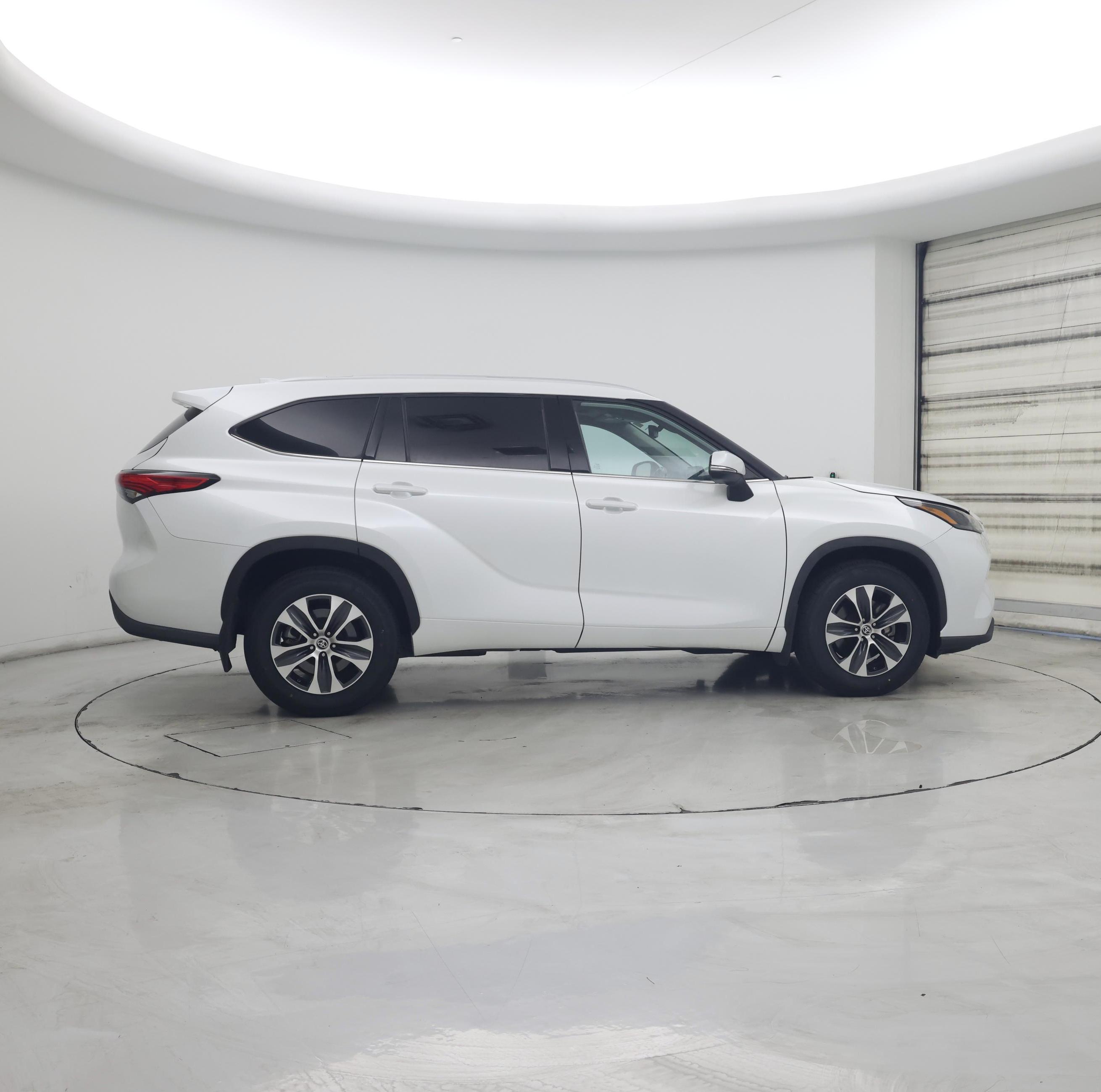 Thumbnail: 2022 Toyota Highlander - 7