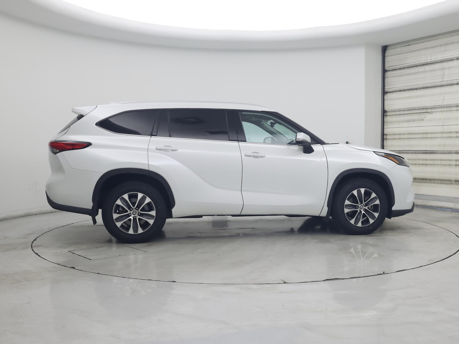 2022 Toyota Highlander XLE - Photo 8