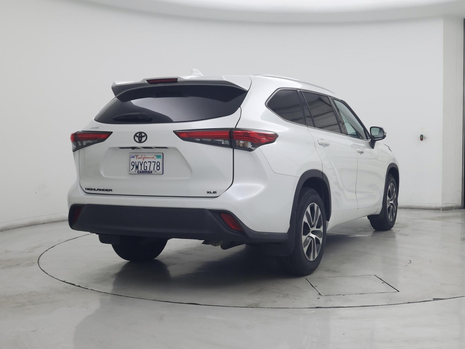 2022 Toyota Highlander XLE - Photo 9