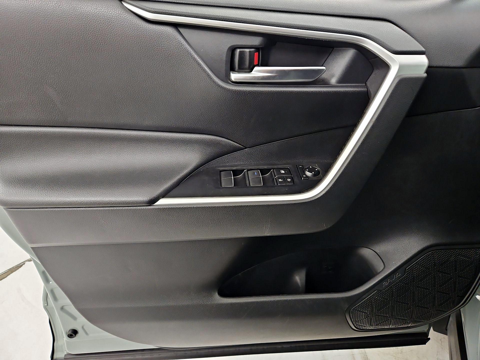 Thumbnail: 2019 Toyota RAV4 - 12
