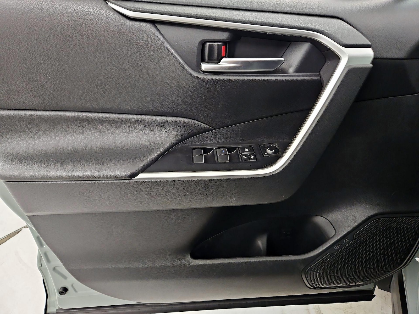 2019 Toyota RAV4 XLE Premium - Photo 13