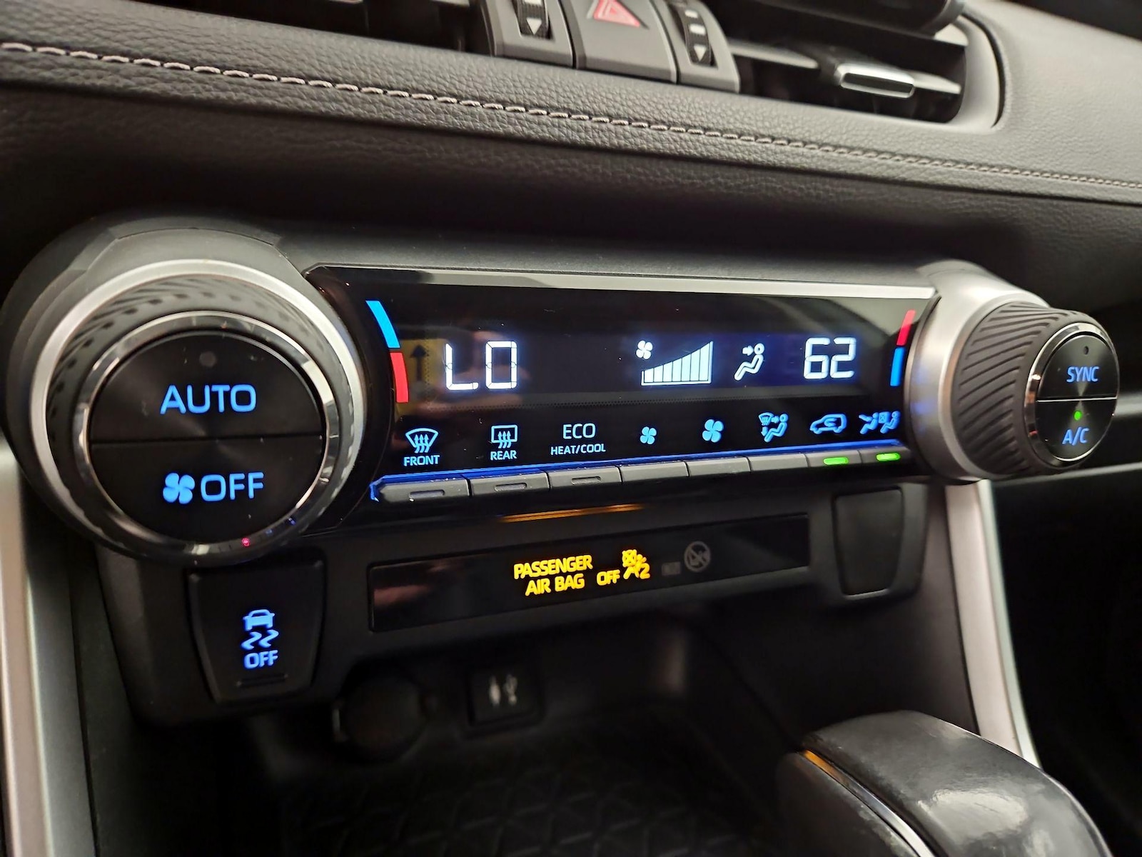 2019 Toyota RAV4 XLE Premium - Photo 17