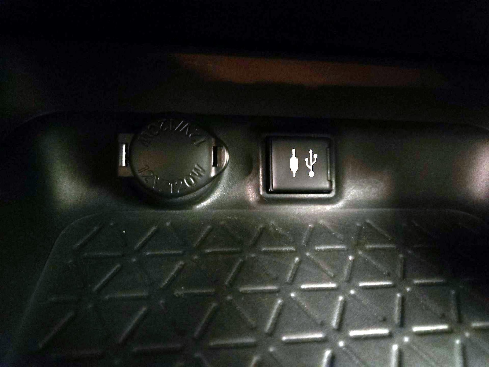 2019 Toyota RAV4 XLE Premium - Photo 19