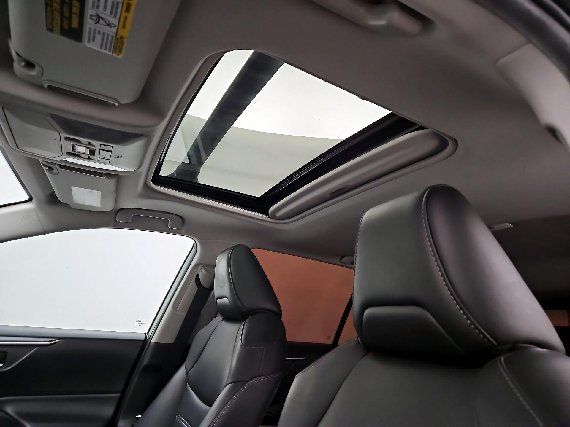 Thumbnail: 2019 Toyota RAV4 - 19