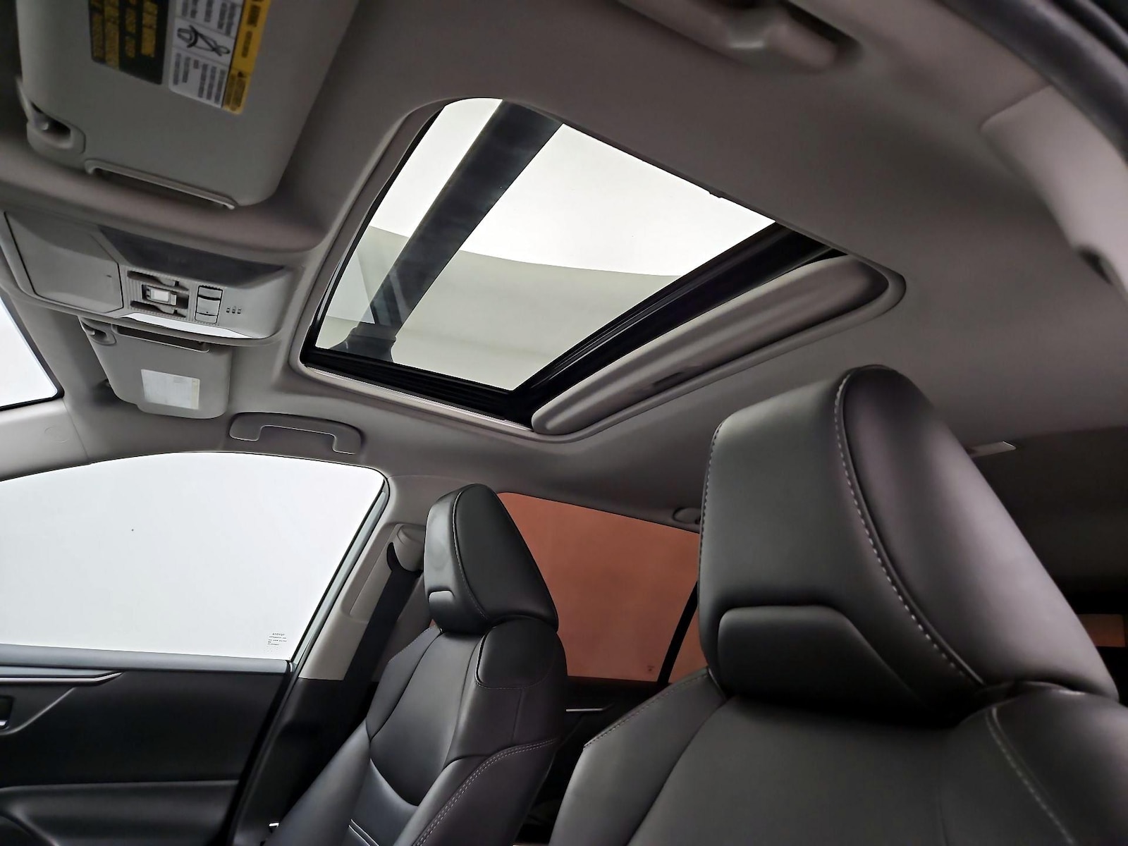 2019 Toyota RAV4 XLE Premium - Photo 20